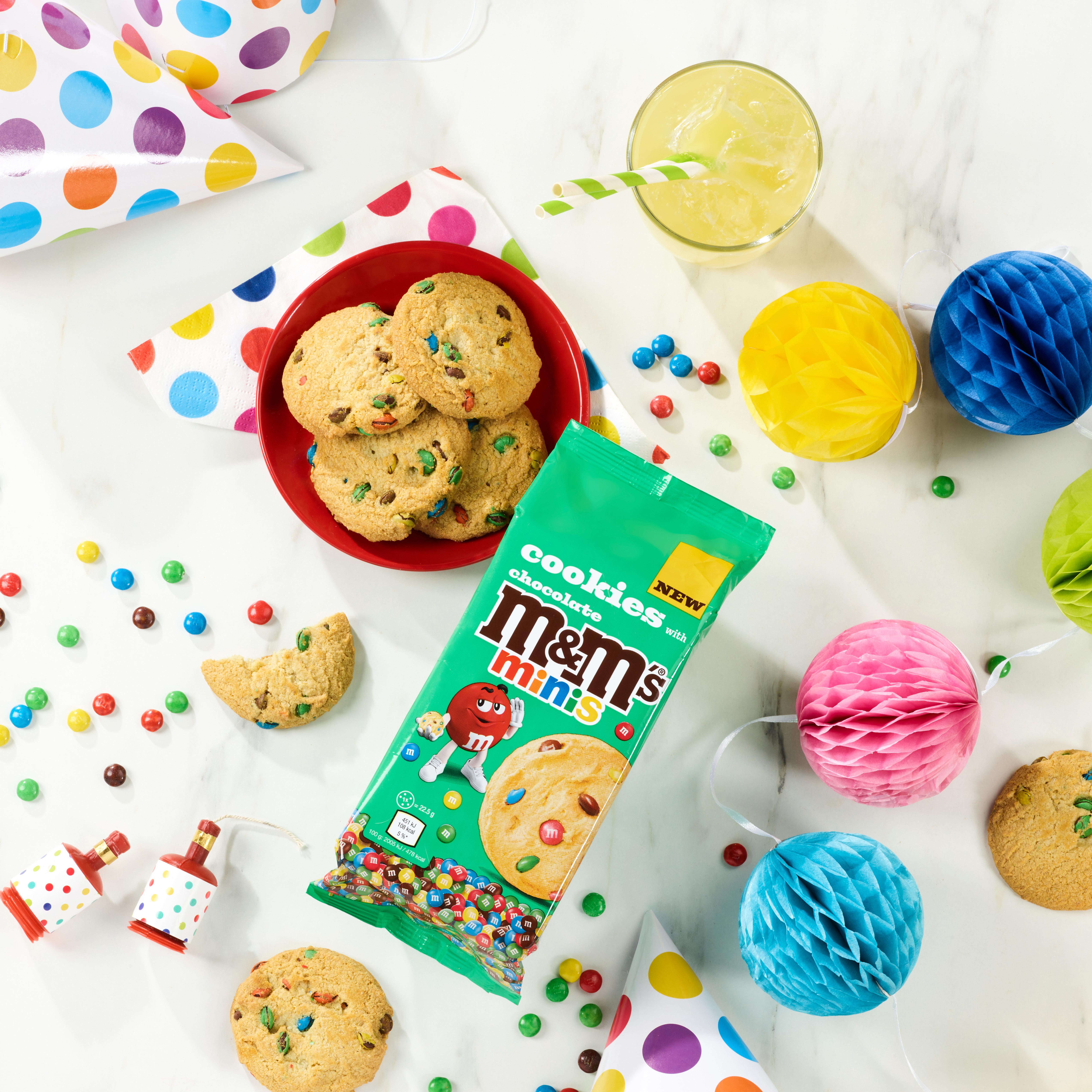 M&M's 180g Minis Milk Chocolate Cookies thumbnail 5