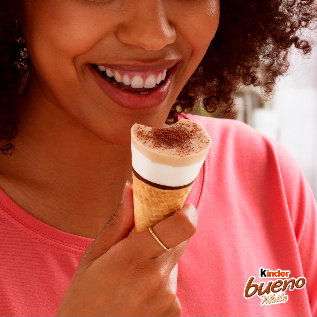 Kinder Bueno White Ice Cream Cones 4 x 90ml thumbnail 5