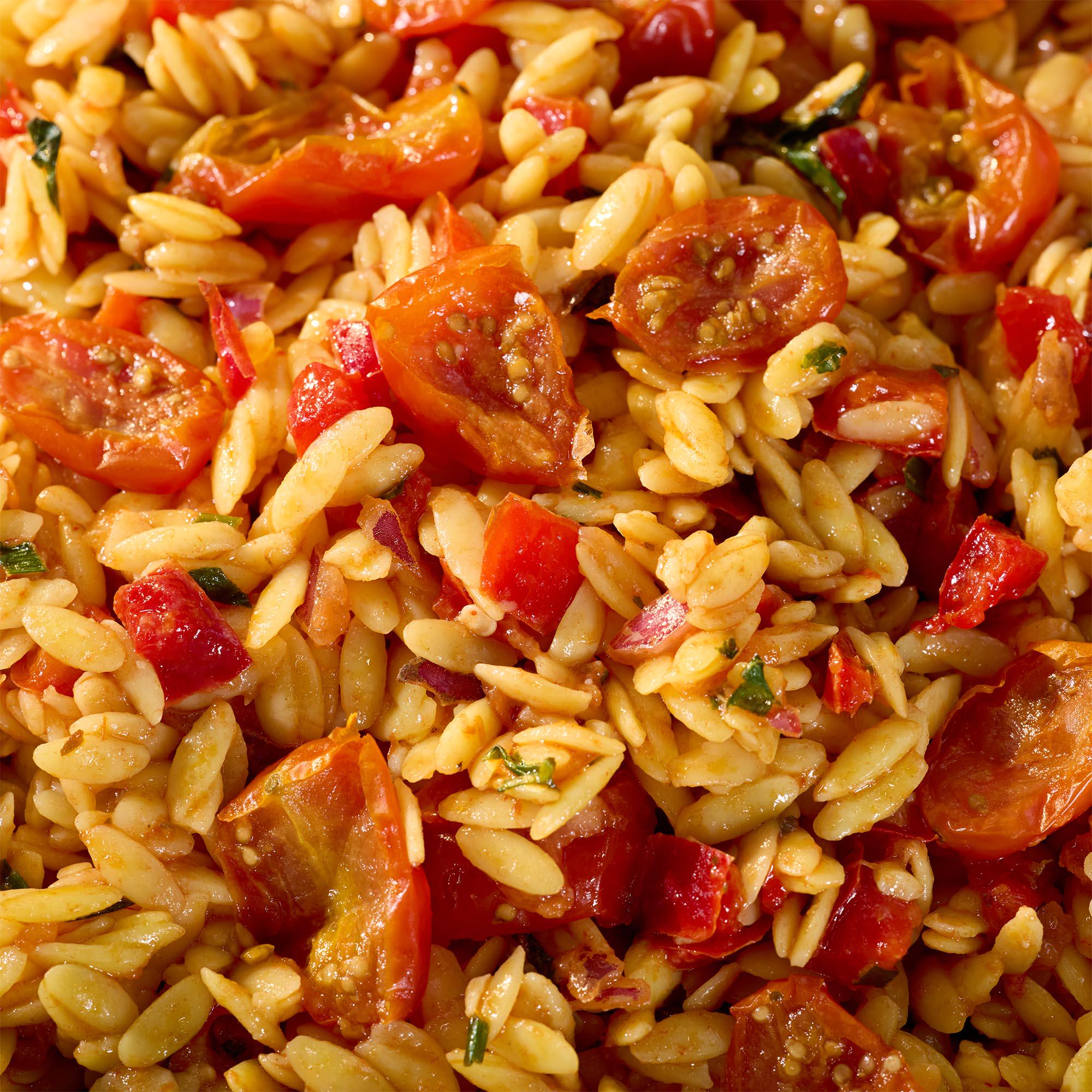 Sainsbury's Orzo & Sun Blush Tomato Salad, Taste the Difference 800g thumbnail 2
