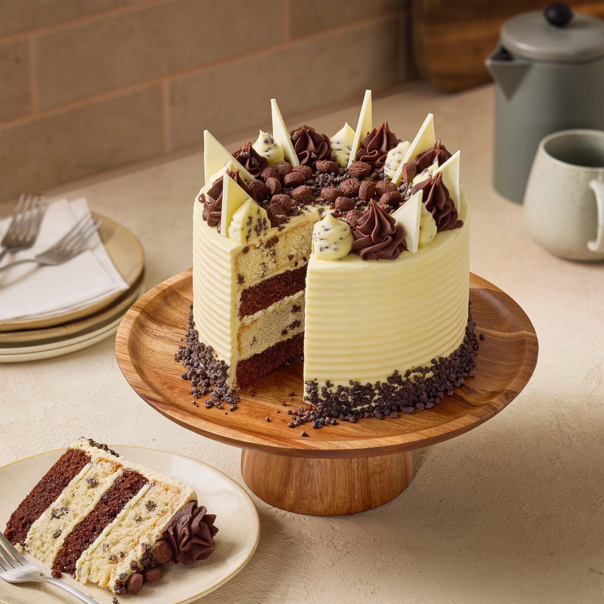 Sainsbury's 1.8kg Cookies & Cream Cake, Taste the Difference thumbnail 2