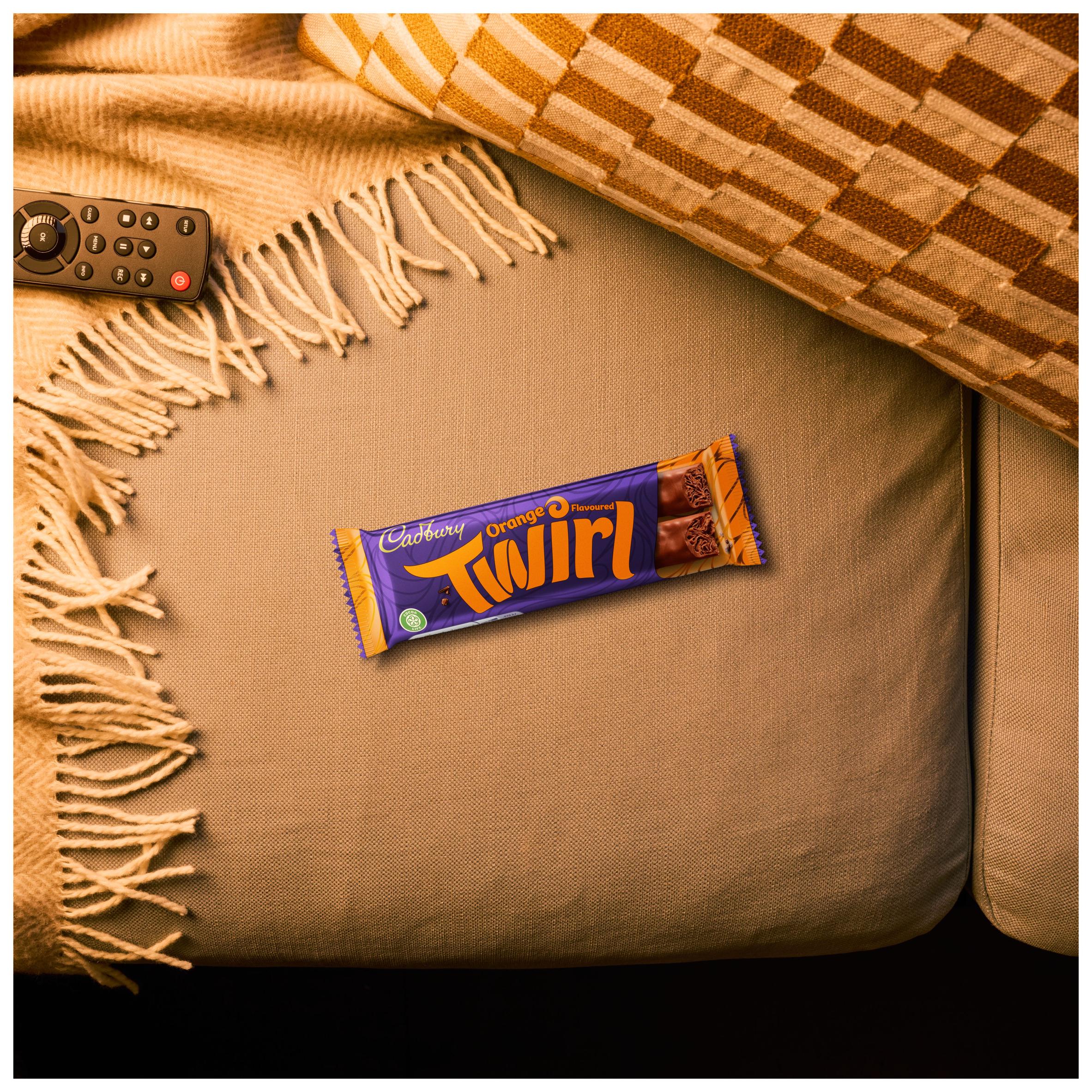 Cadbury Twirl Chocolate Orange Bar Multipack 3 x 43g thumbnail 2