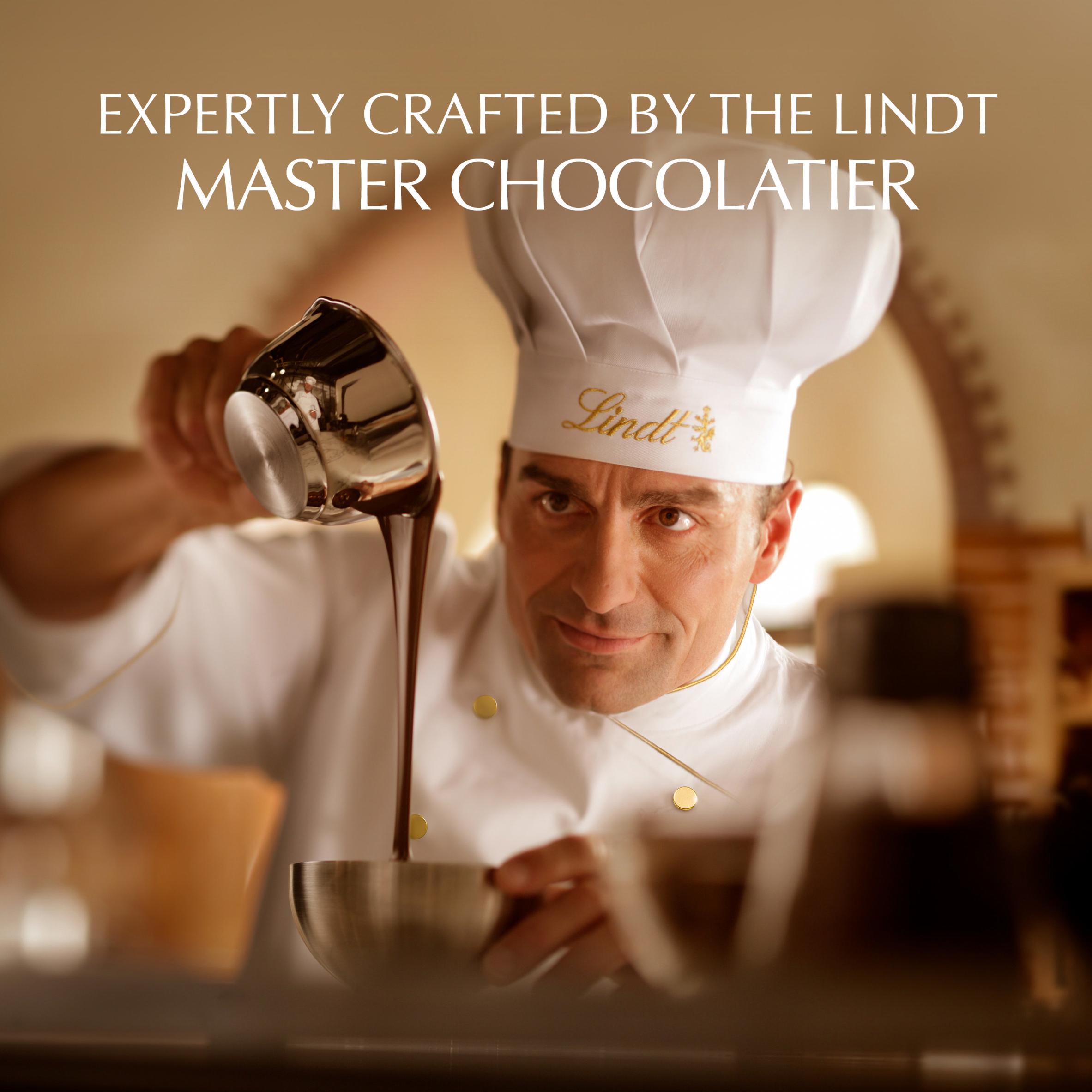 Lindt Creation Crème Brûlée Chocolate Bar 150g thumbnail 4