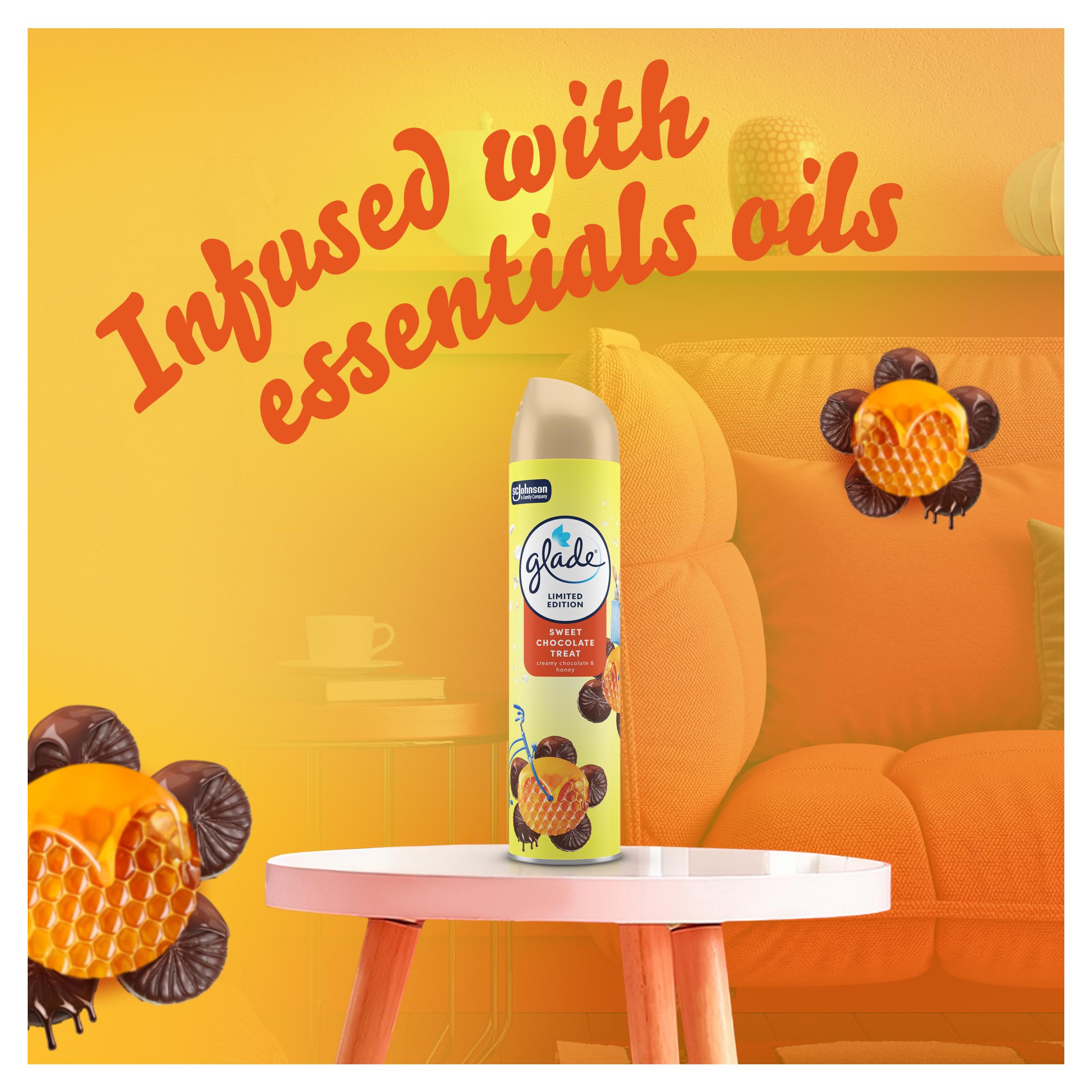 Glade Aerosol Air Freshener Festive Honey and Chocolate 300ml thumbnail 4
