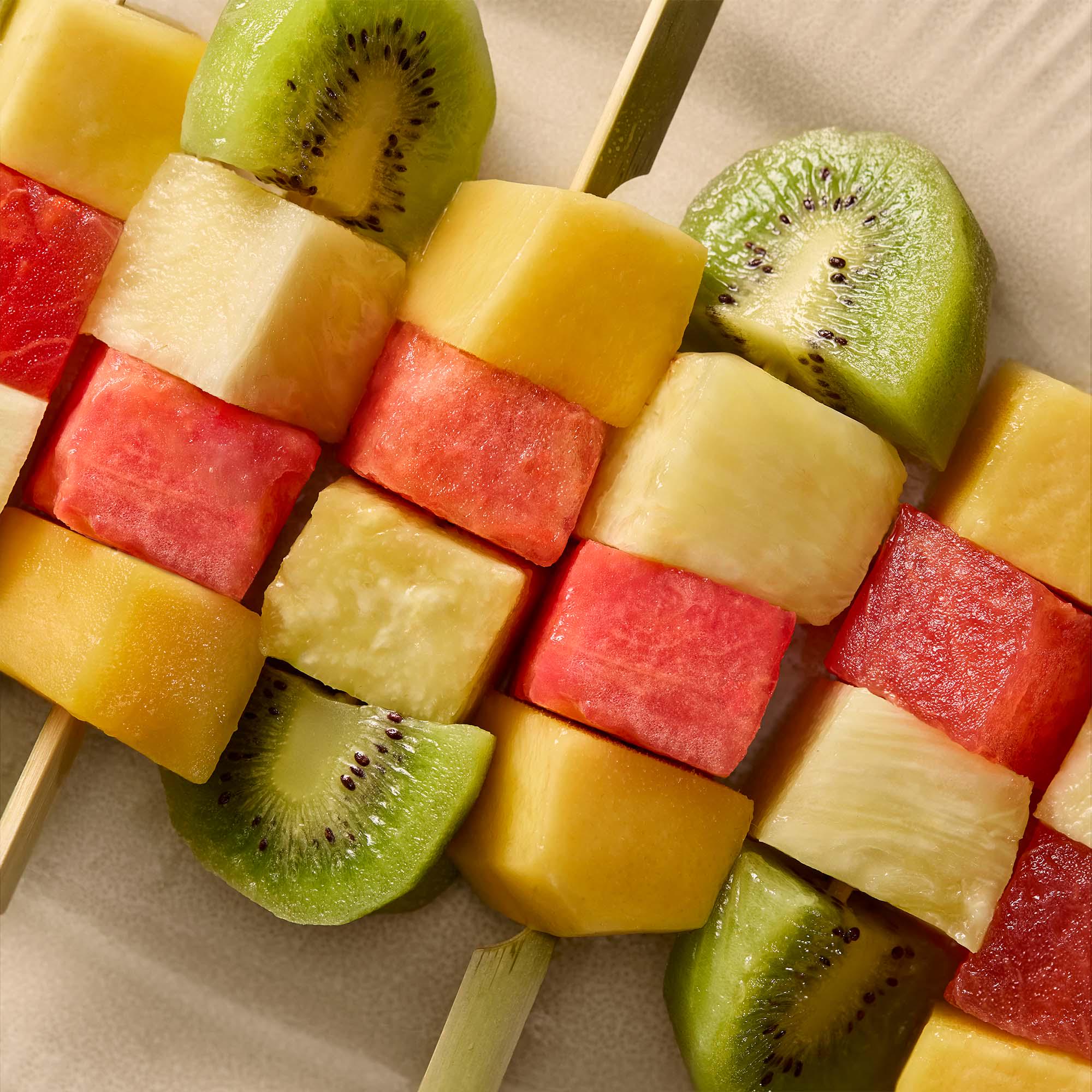 Sainsbury's Kiwi, Watermelon, Mango & Pineapple Fruit Salad Skewers 870g thumbnail 2