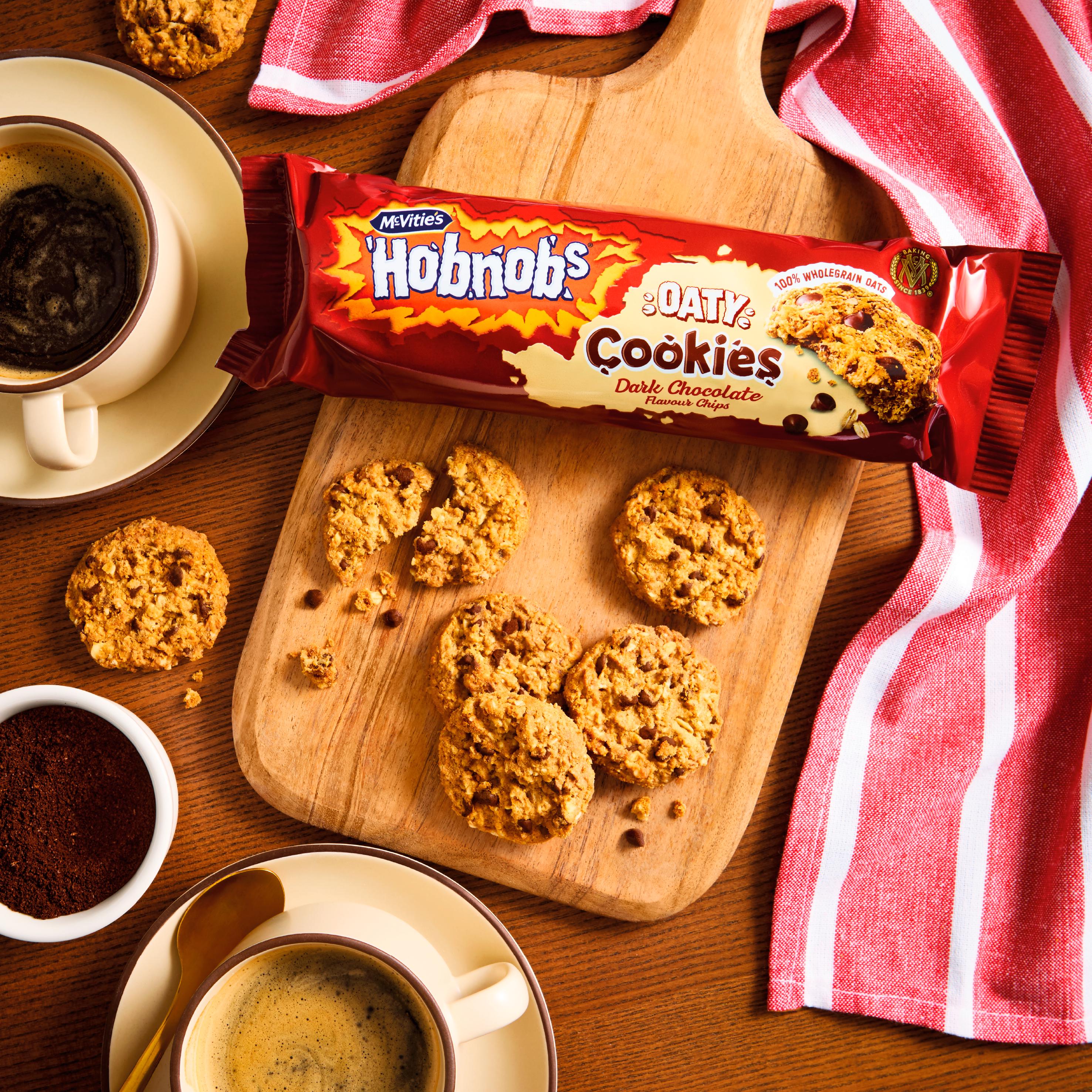 McVitie's Hobnobs Dark Chocolate Flavour Chips Oaty Cookies 155g thumbnail 2