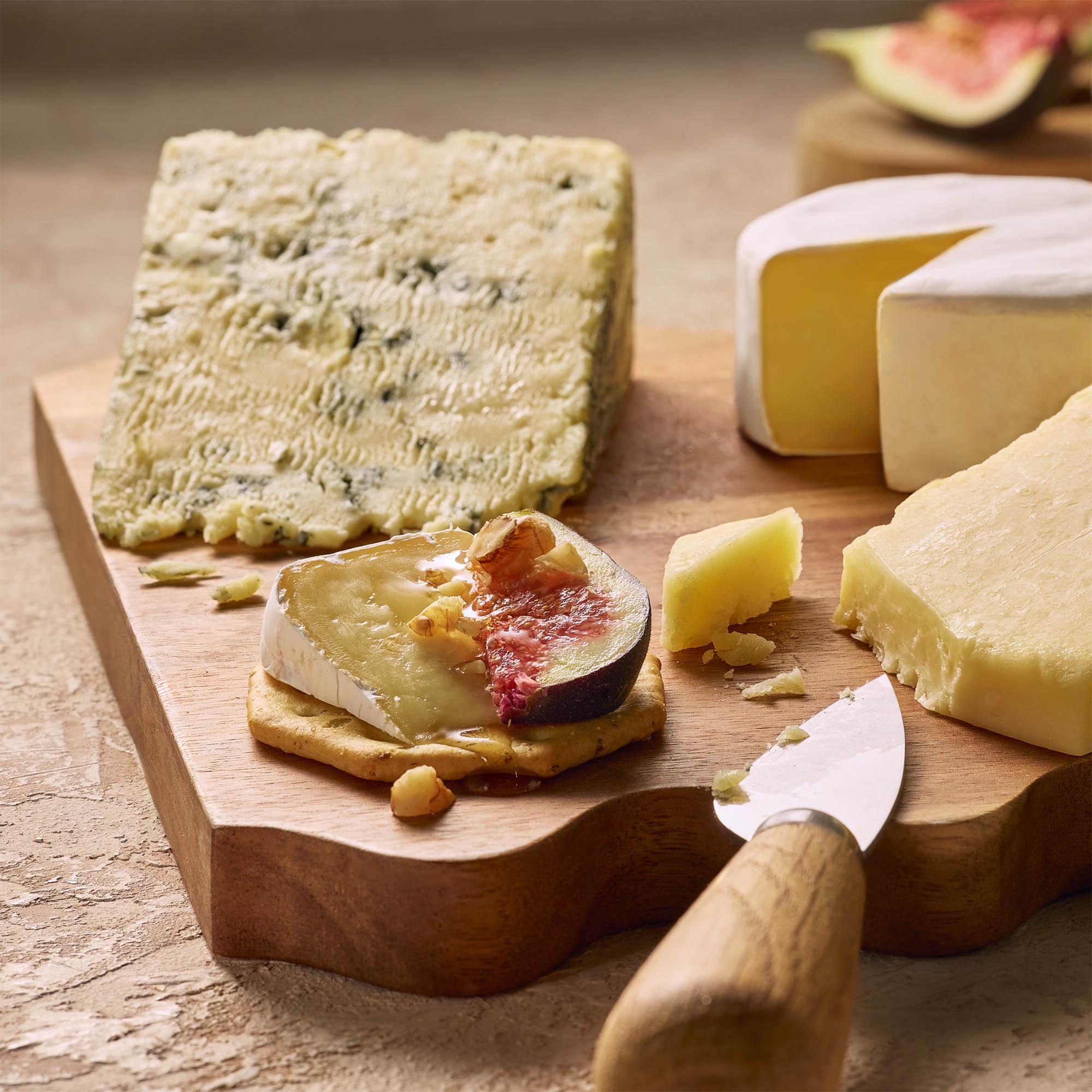 Sainsbury's British Cheeseboard Selection, Taste the Difference 950g thumbnail 2