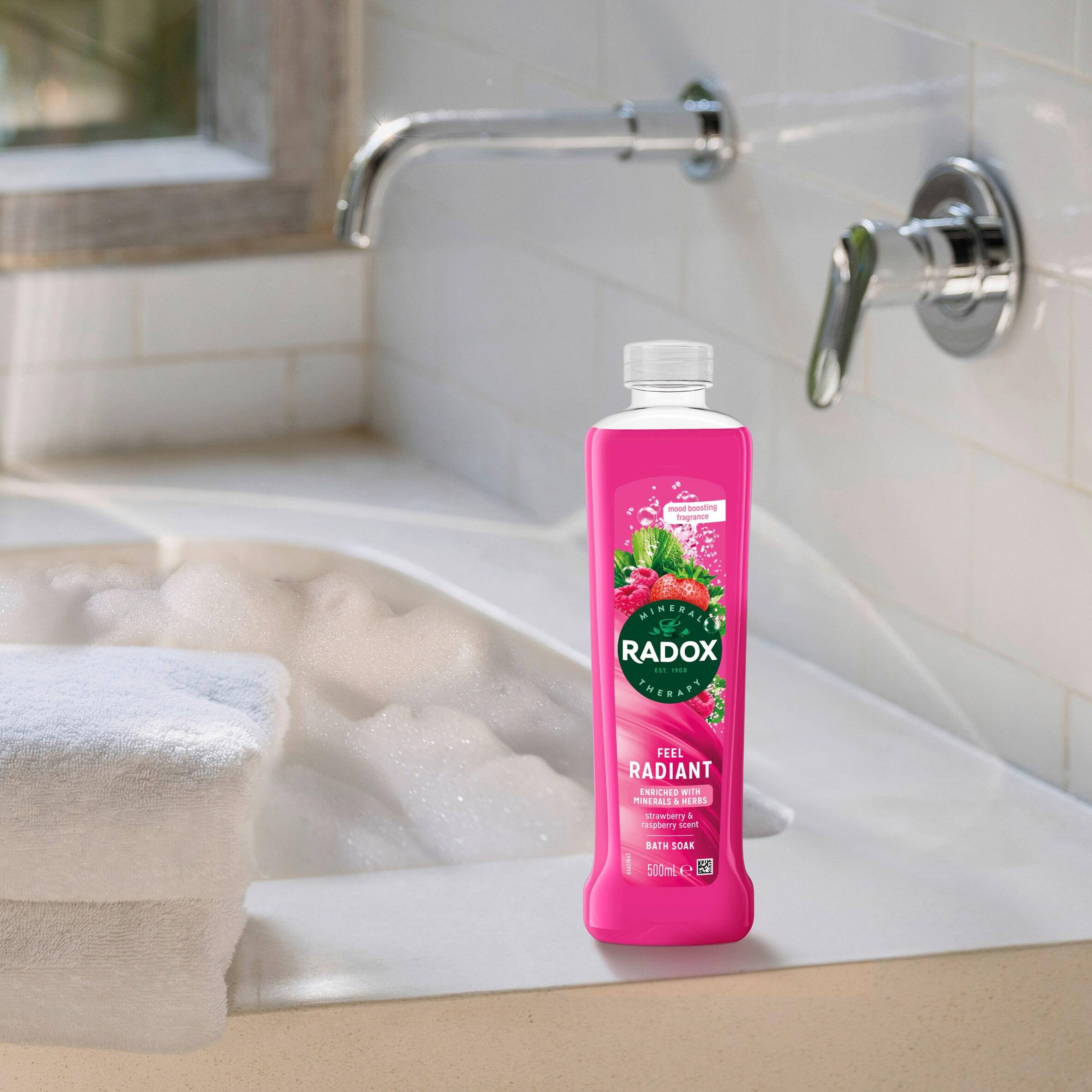 Radox 500ml Mineral Therapy Feel Radiant Bath Soak thumbnail 3