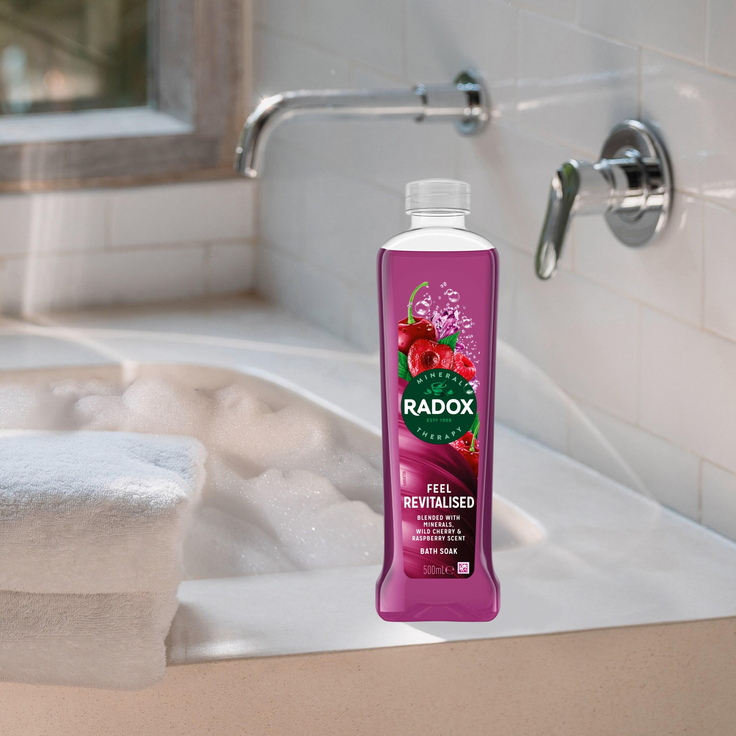 Radox 500ml Mineral Therapy Feel Revitalised Bath Soak thumbnail 4