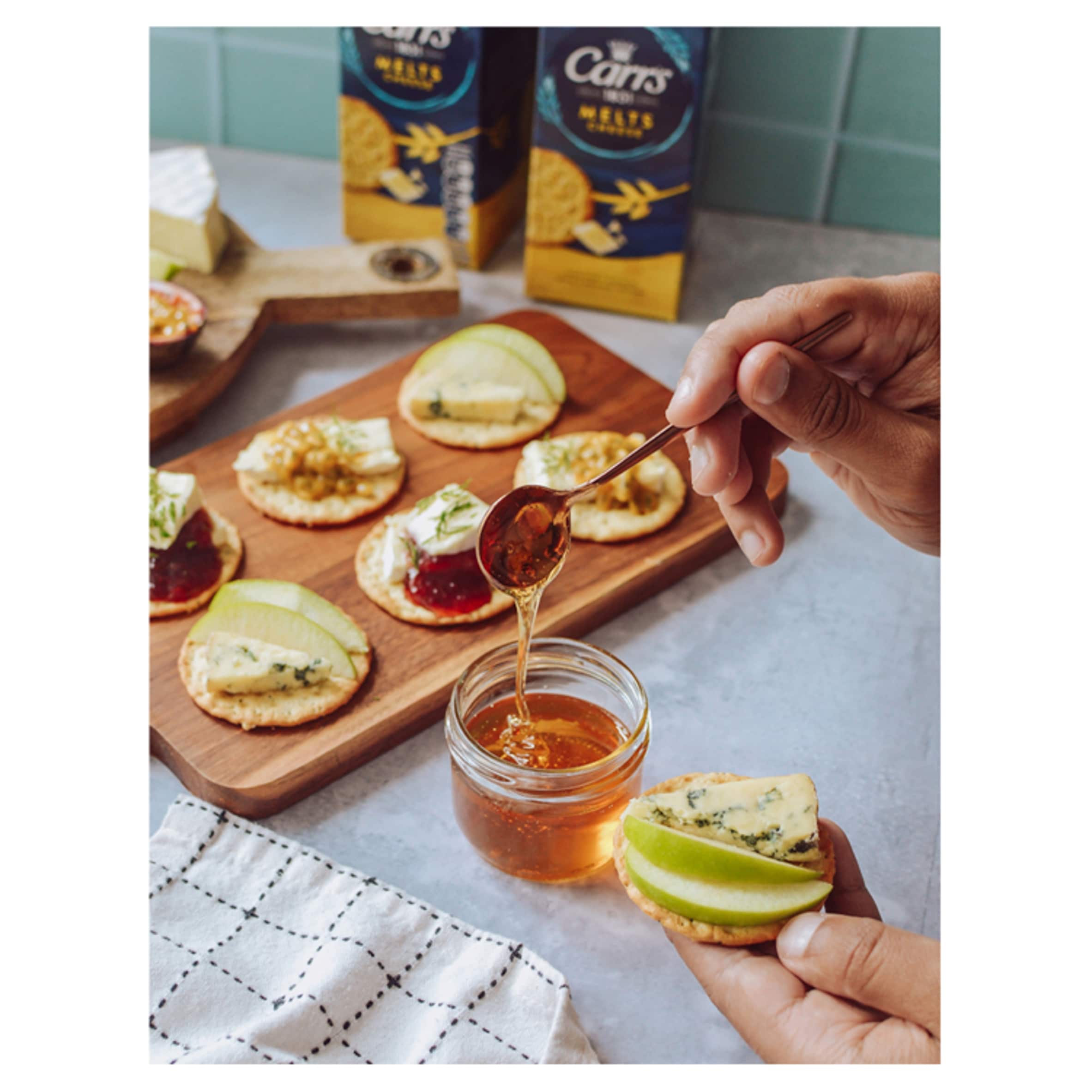 Carr's Melts Cheese Crackers 150g thumbnail 3