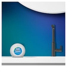 Oral-B Essential Dental Floss - Mint 50m thumbnail 2