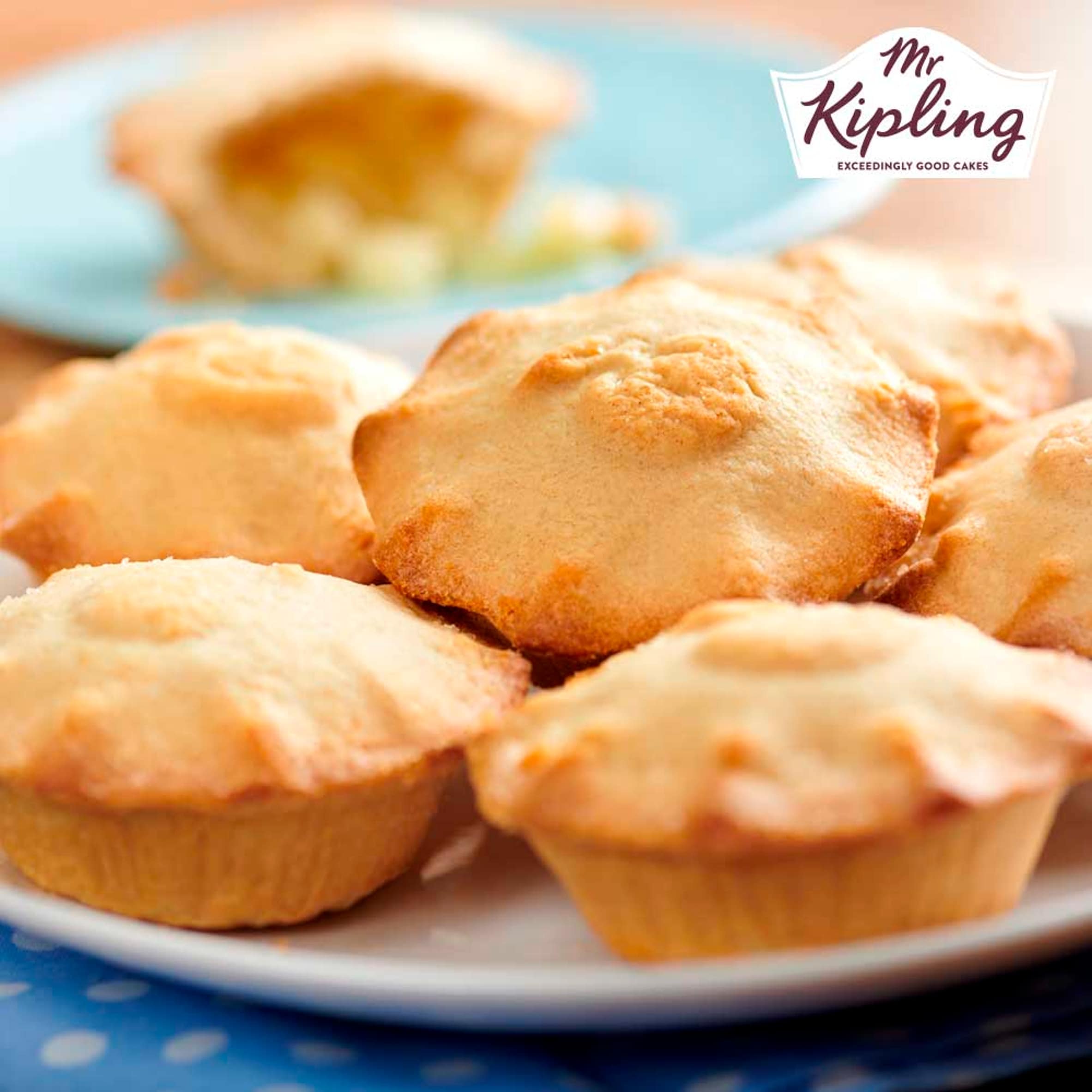 Mr Kipling Bramley Apple Pies 6 Pack thumbnail 3