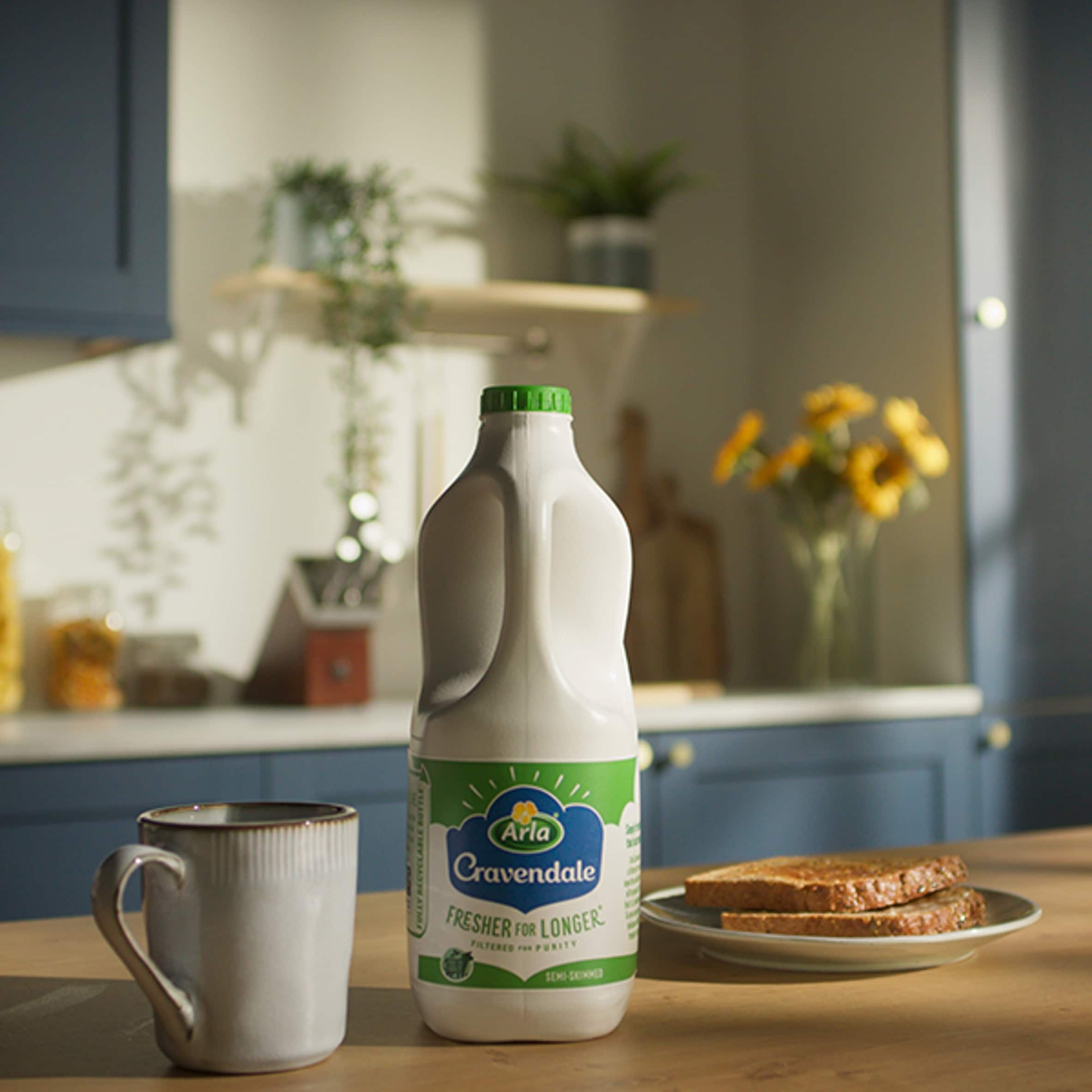 Cravendale Filtered Fresh Whole Milk 2L Fresher for Longer thumbnail 5