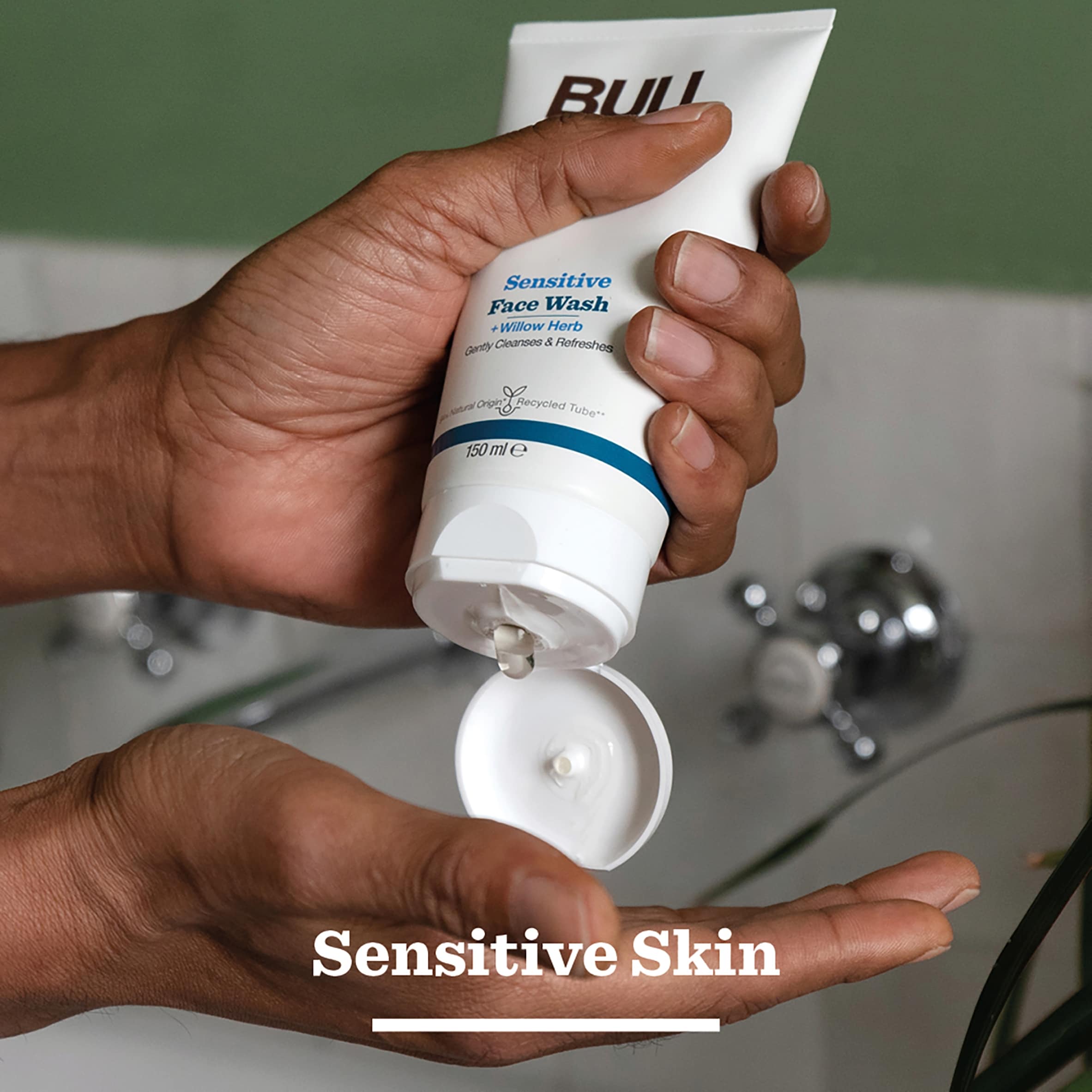 Bulldog Skincare Sensitive Men's Face Wash 150ml thumbnail 4