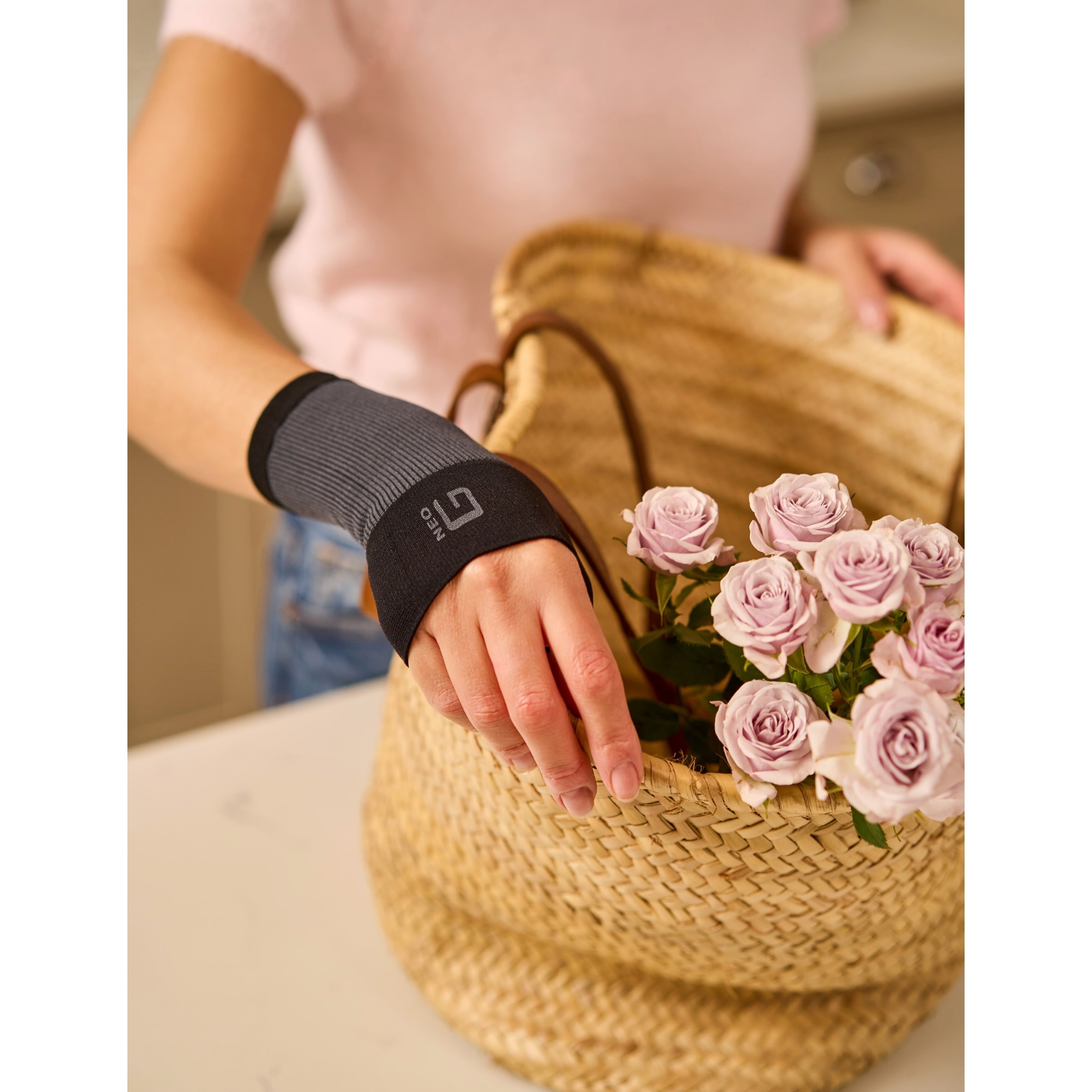 Neo G Airflow Wrist & Thumb Support - Medium Pack (1 pc) thumbnail 4