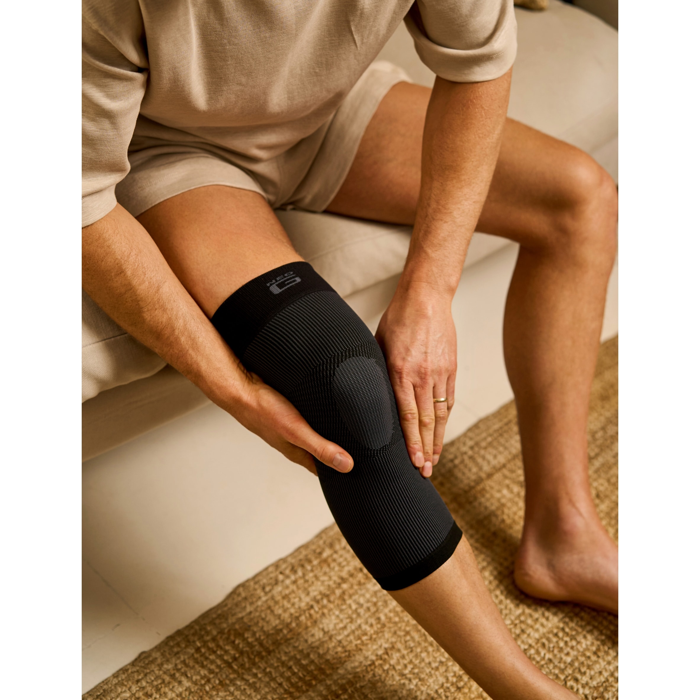 Neo G Airflow Knee Support - Medical Device, Medium Size thumbnail 5