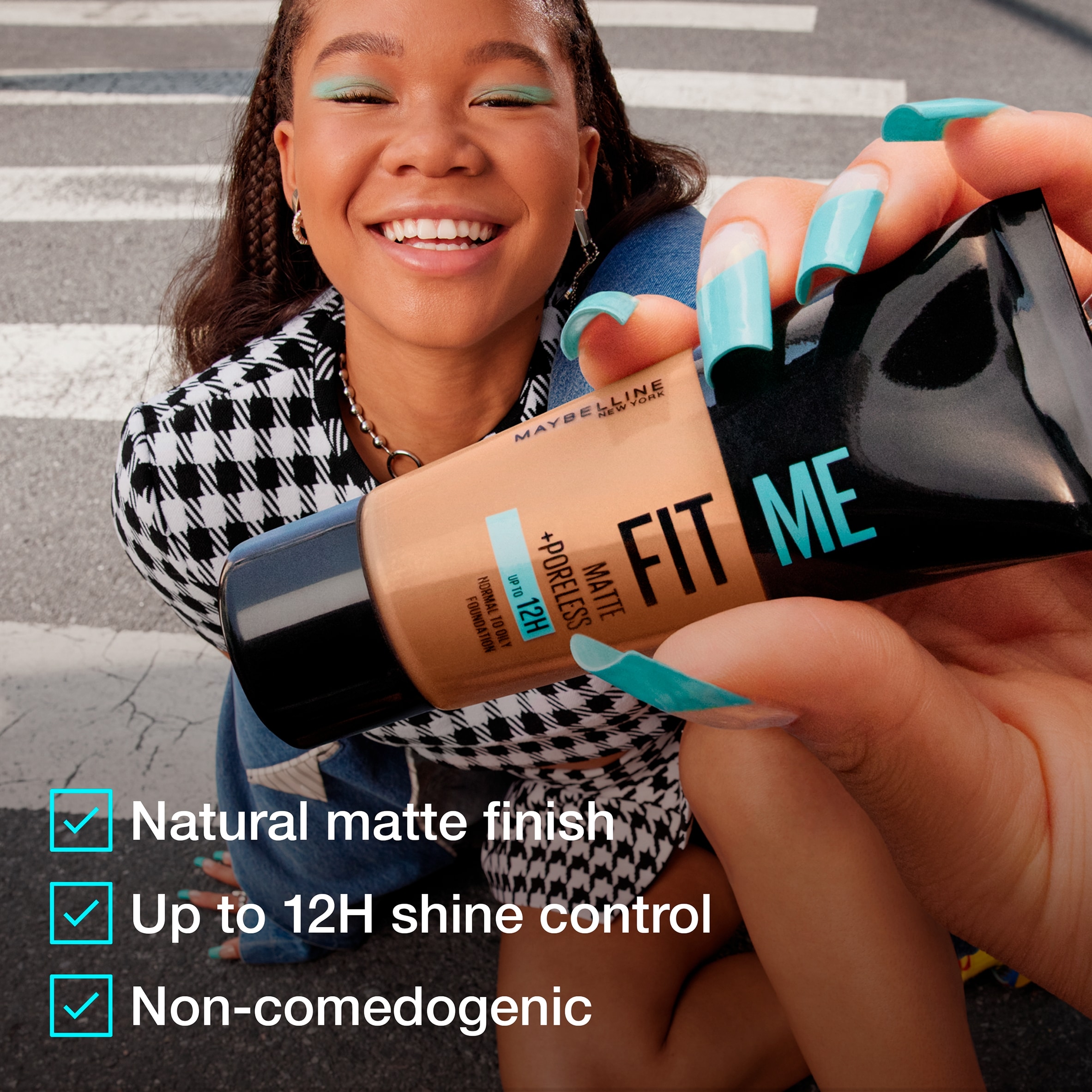 Maybelline Fit Me Matte + Poreless Foundation - 220 Natural Beige 30ml thumbnail 3