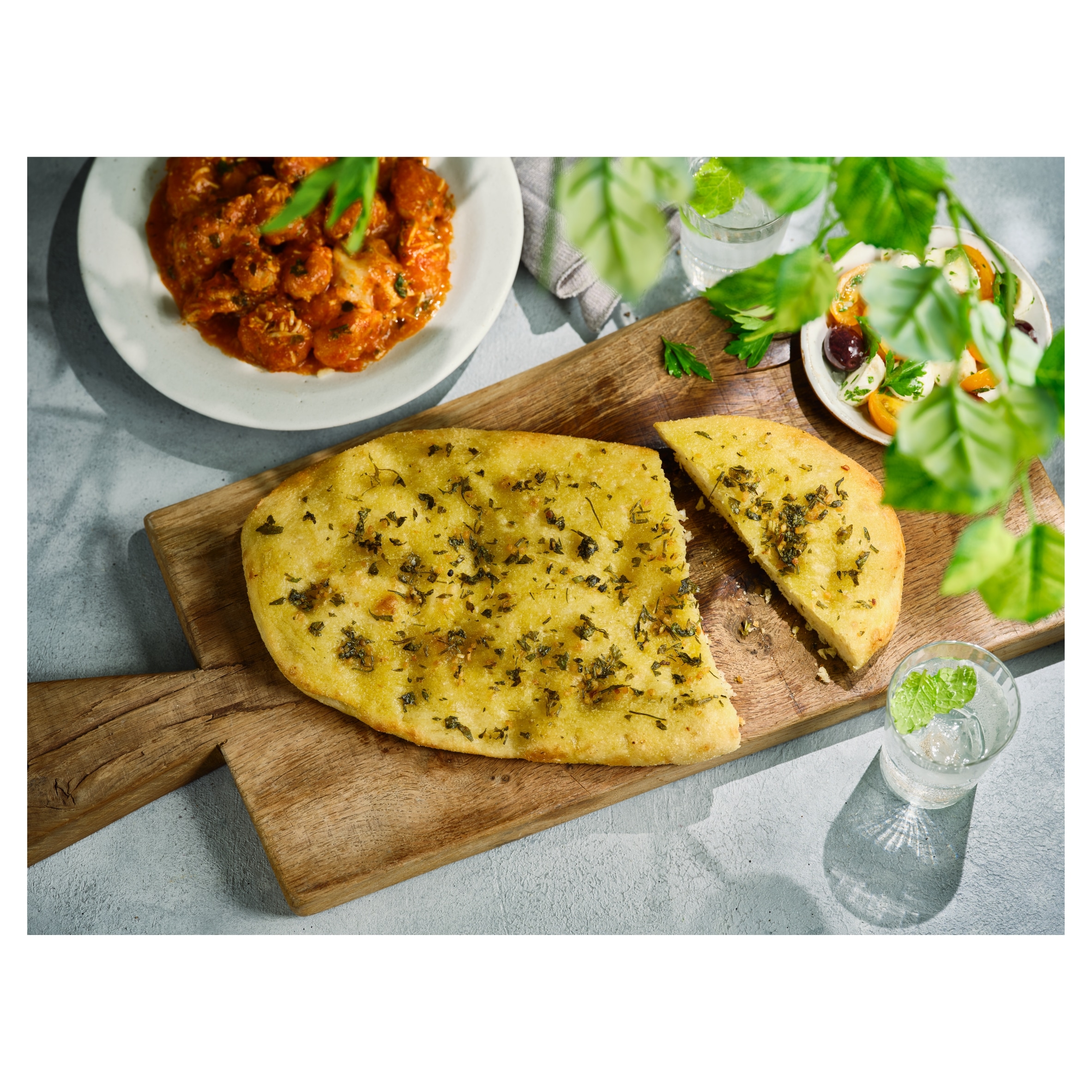Tesco Finest Garlic & Extra Virgin Olive Oil Flatbread 200G thumbnail 2