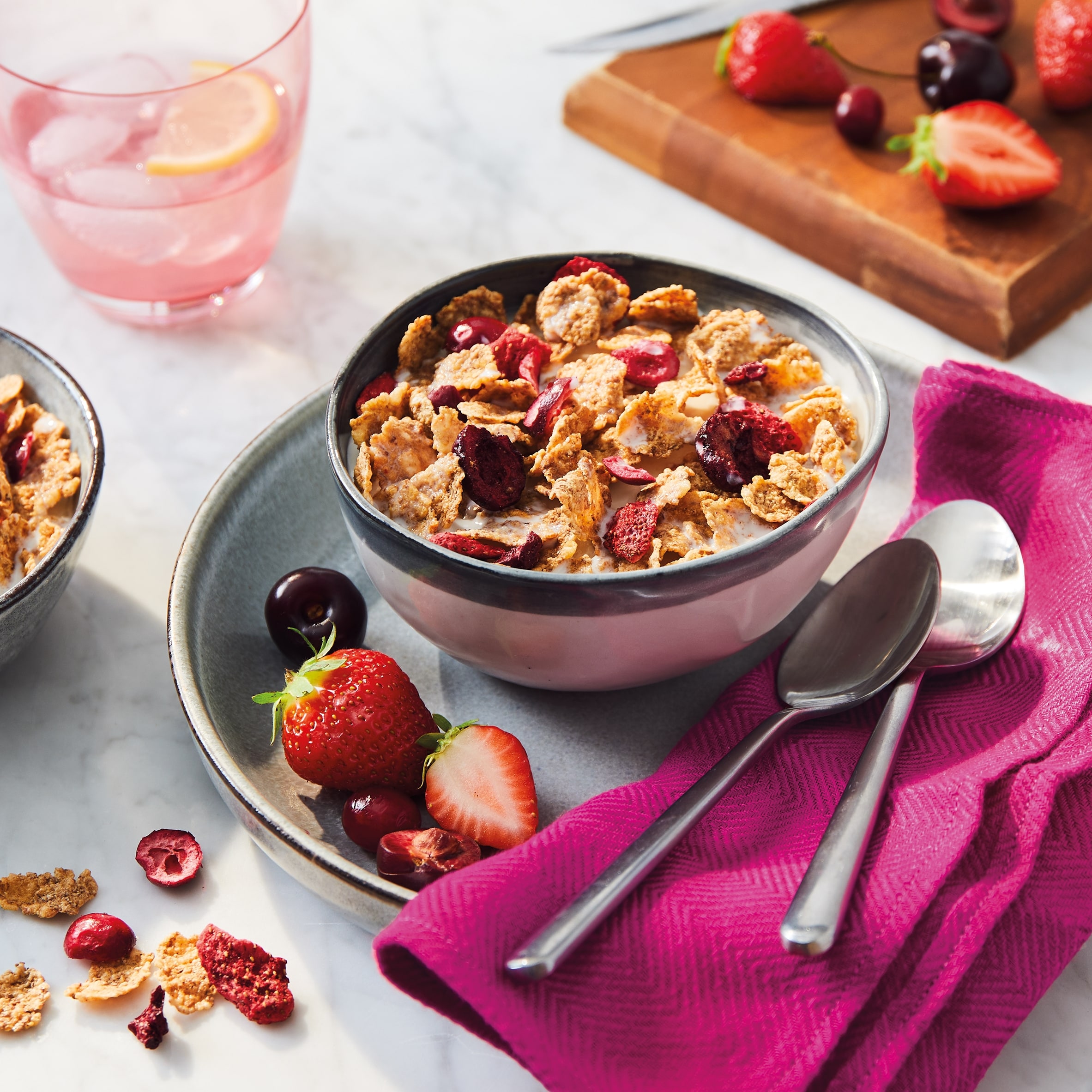 Kellogg's Special K Red Berries Breakfast Cereal 330g thumbnail 3