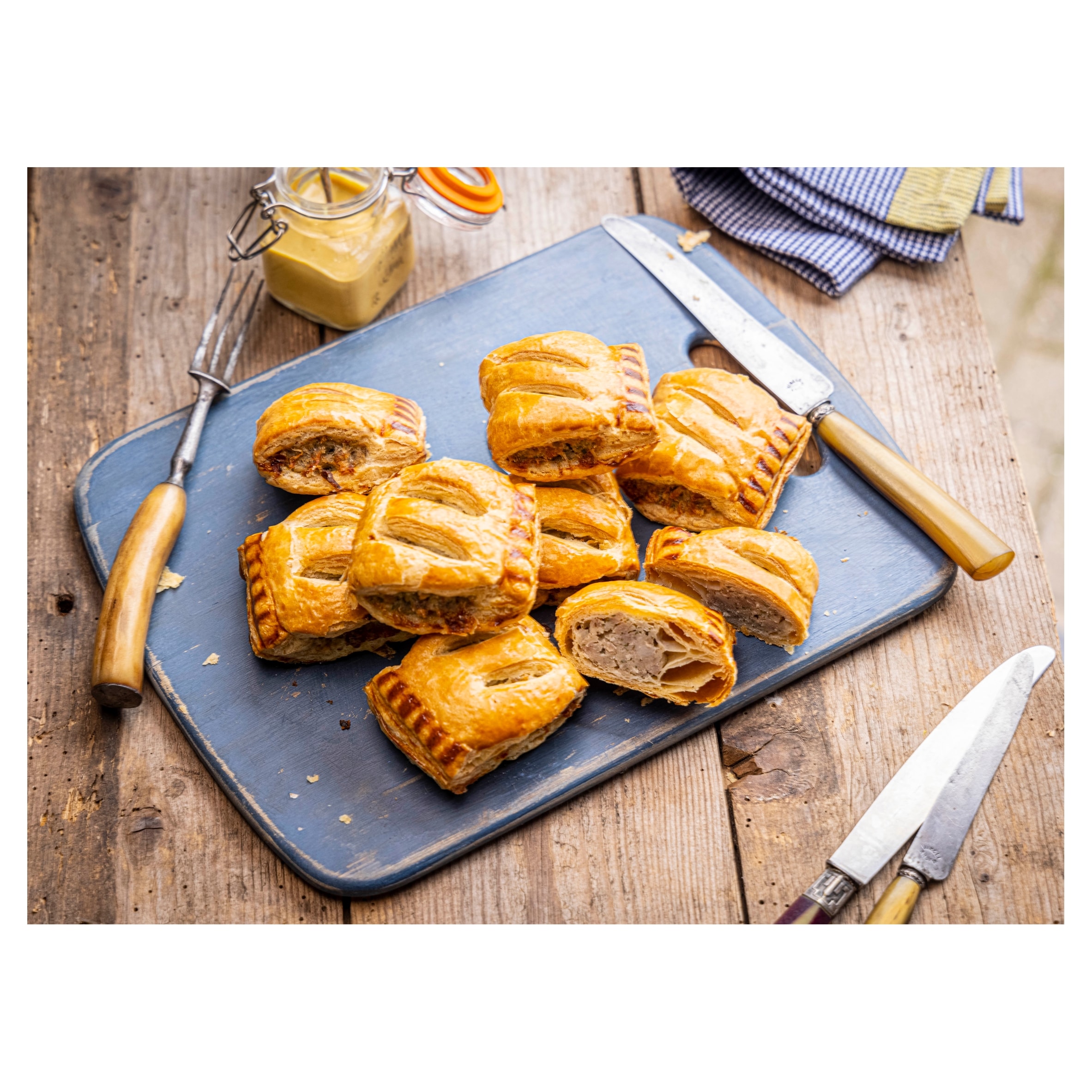 Tesco Finest 4 Pork Sausage Rolls 188G thumbnail 2