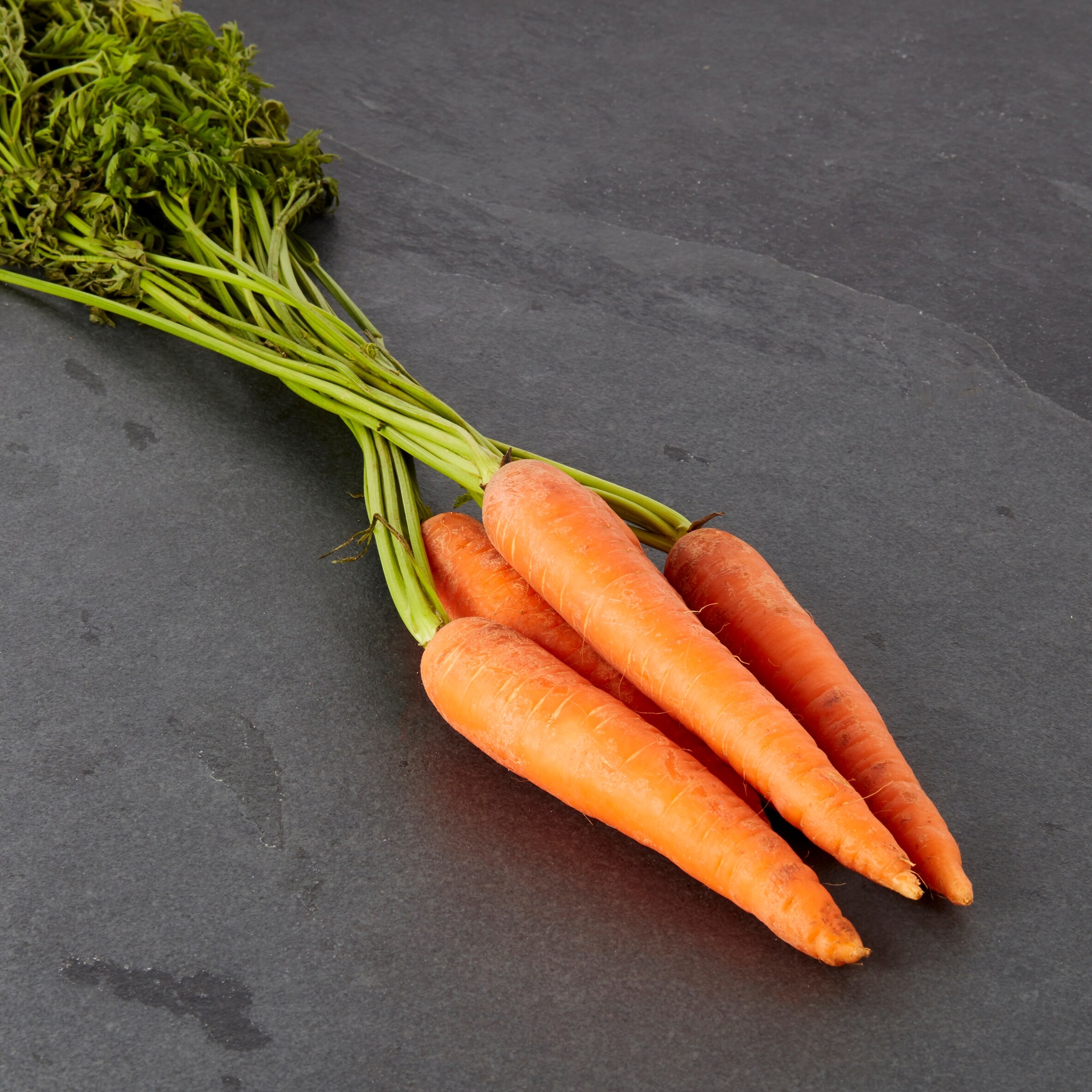 Tesco Organic Bunched Carrots 400G thumbnail 2