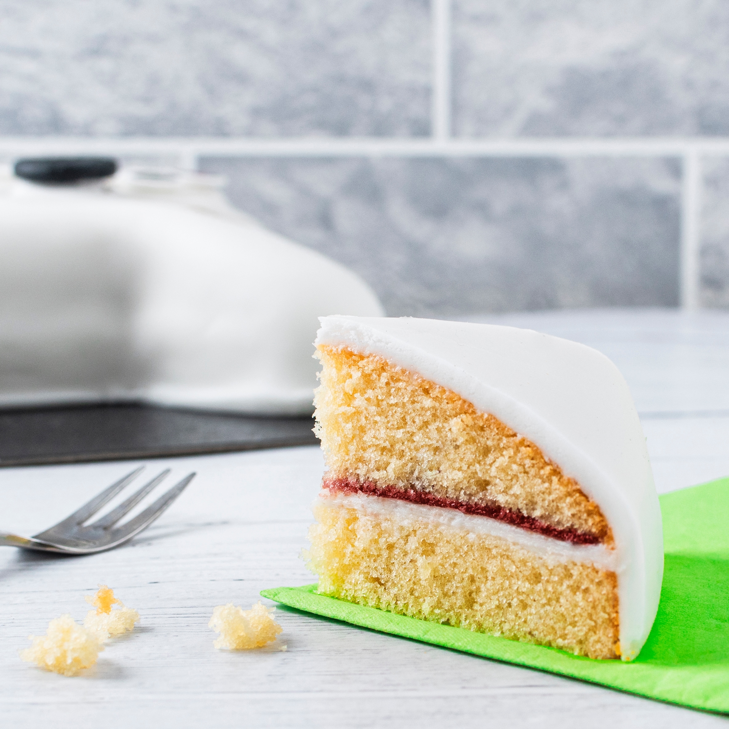 Xbox Celebration Cake Raspberry and vanilla thumbnail 2
