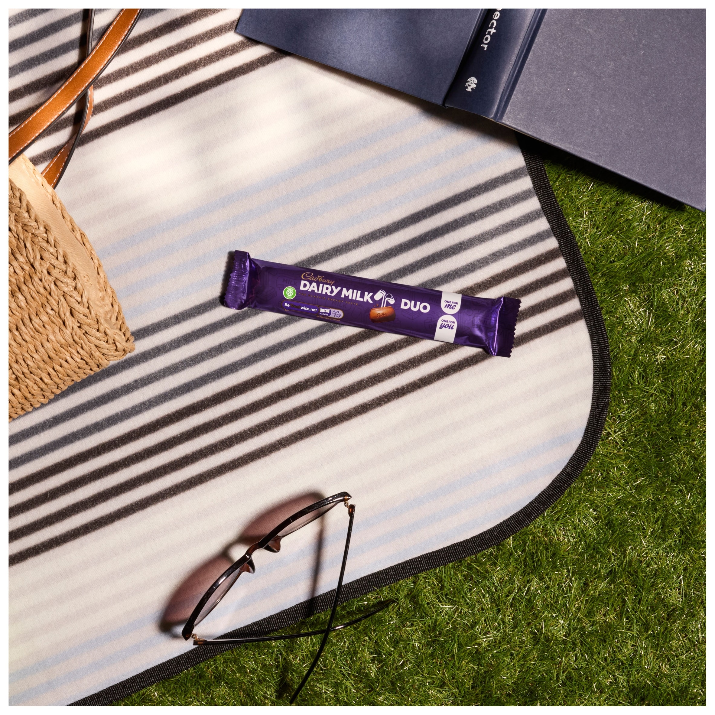 Cadbury Dairy Milk Chocolate Duo Bar 54.4g thumbnail 3