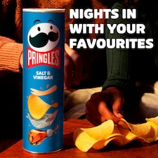 Pringles Salt & Vinegar Sharing Crisps 165g thumbnail 3