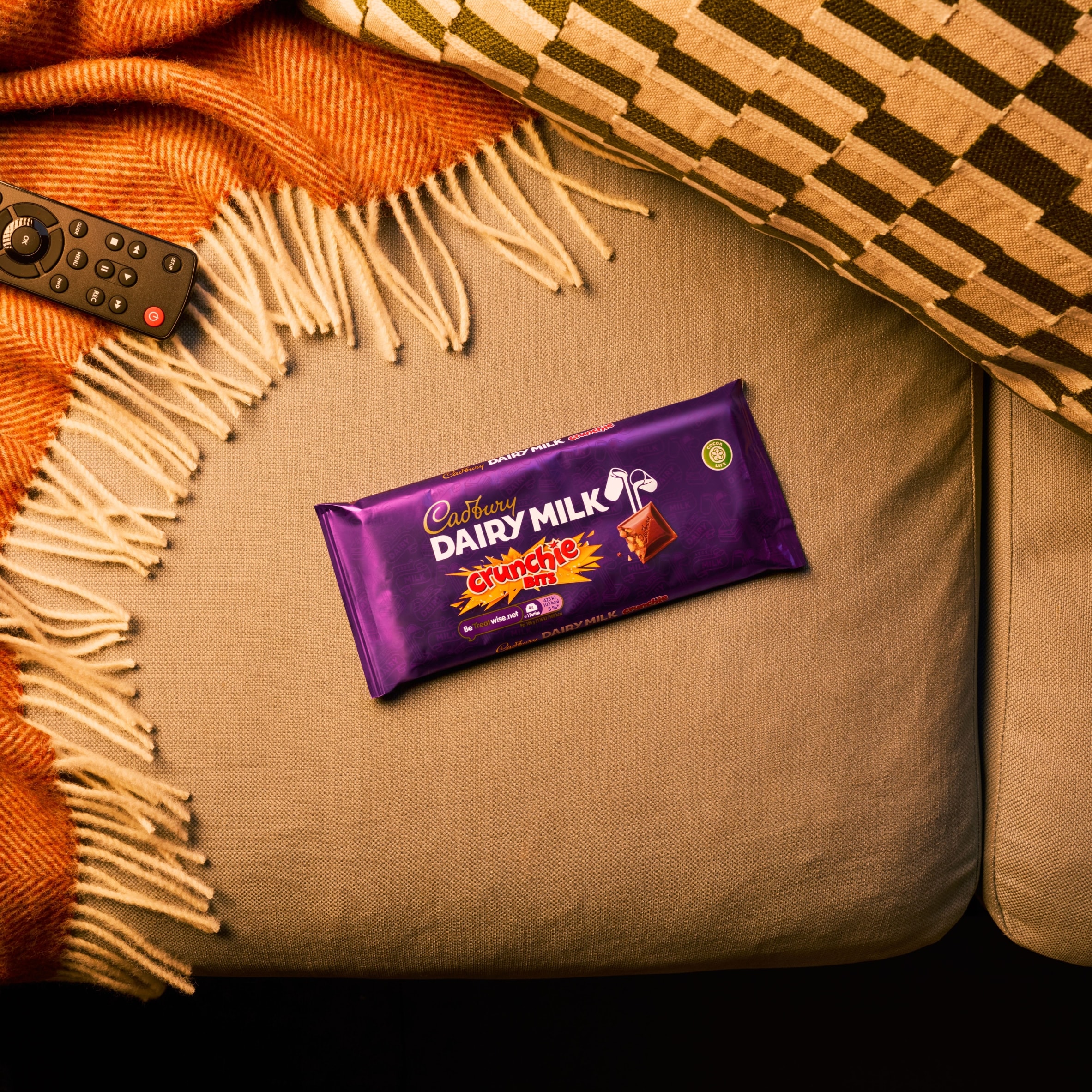 Cadbury Dairy Milk Crunchie Bits Chocolate Bar 180g thumbnail 3