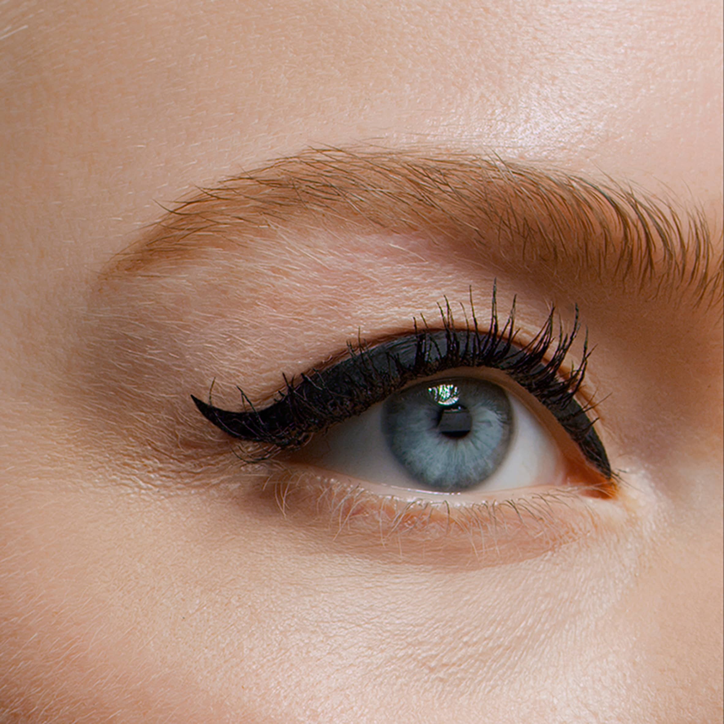 L'oreal Paris Matte Signature Liquid Eyeliner 01 Black thumbnail 4