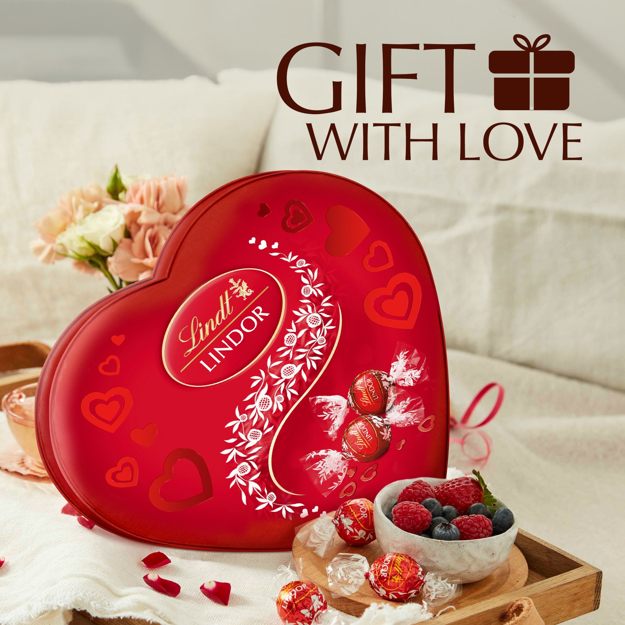 Lindt Lindor Milk Chocolate Heart 200G thumbnail 3
