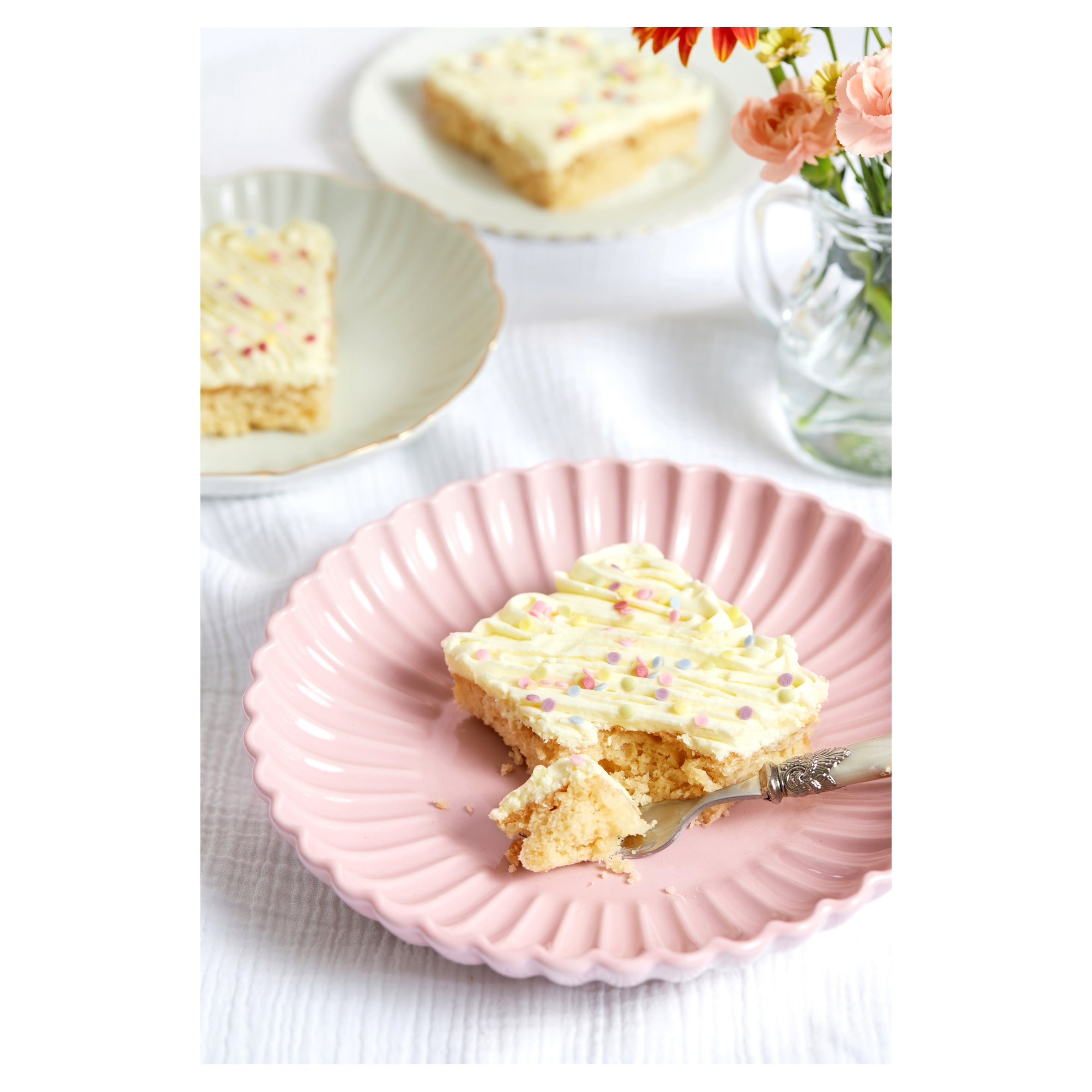 Just Love Vanilla Confetti Sponge Cake Traybake thumbnail 2
