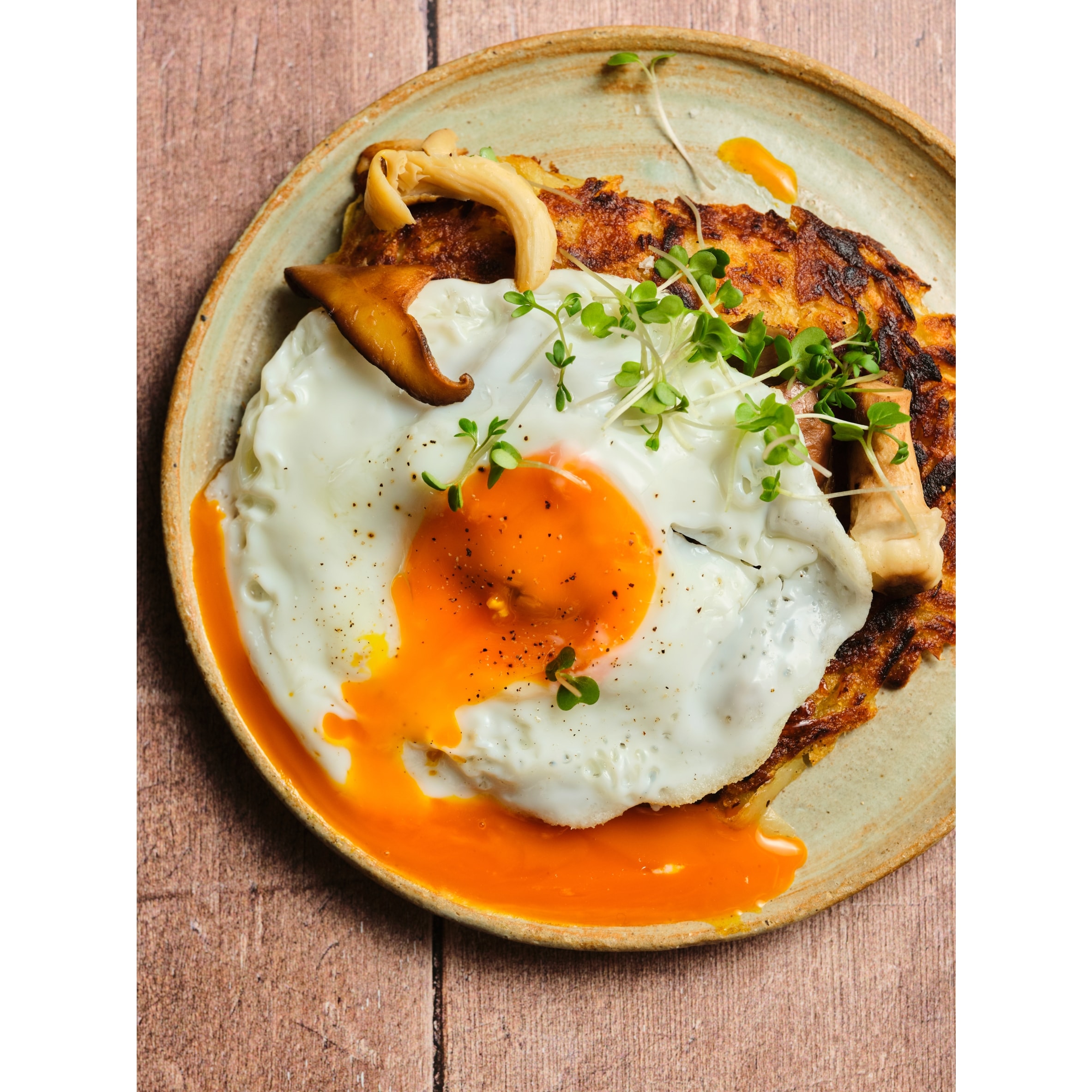 St. Ewe Rich Yolk Large Free-Range Eggs 6 Pack thumbnail 3
