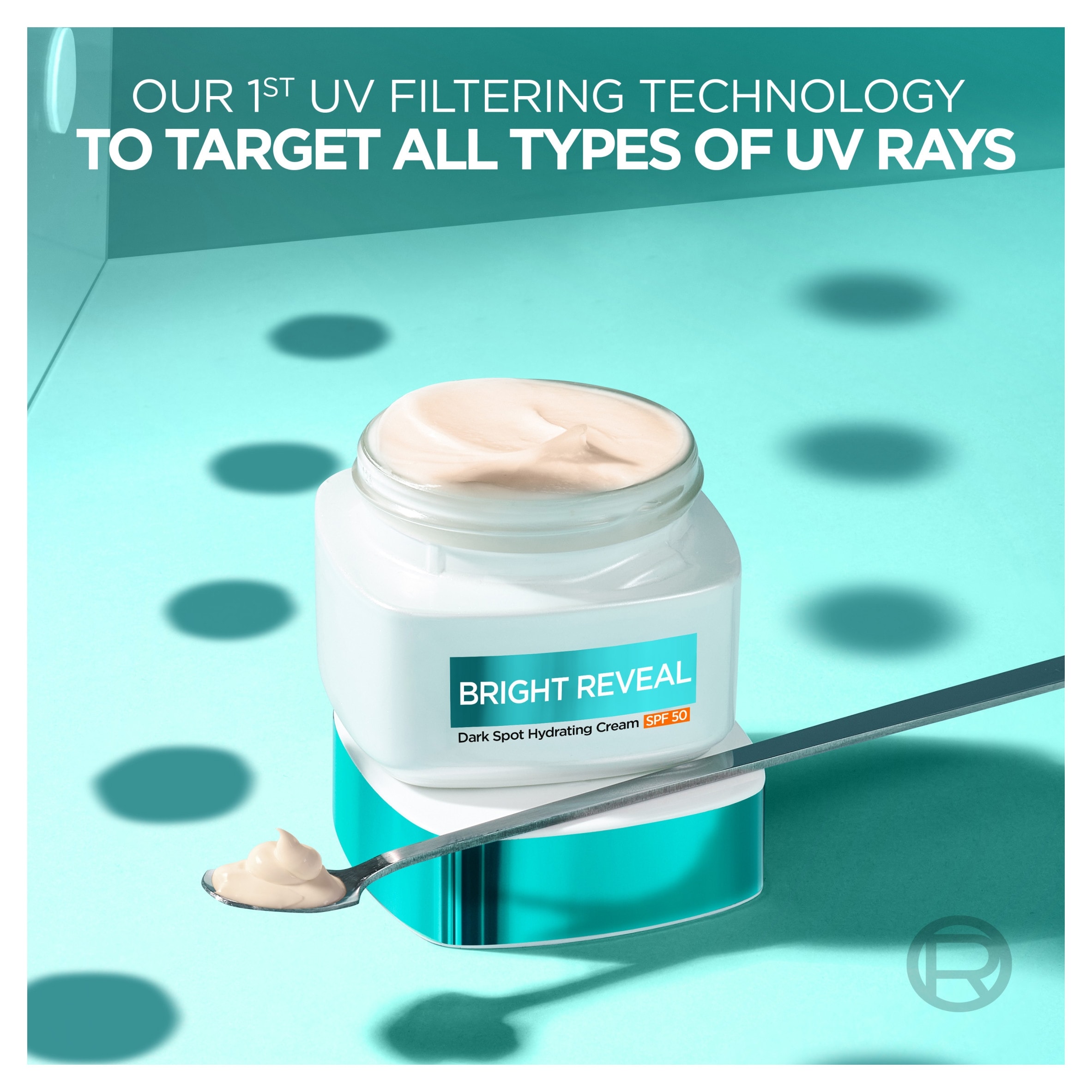 L'Oreal Paris Bright Reveal Dark Spot Hydrating Cream SPF50 50ML thumbnail 4