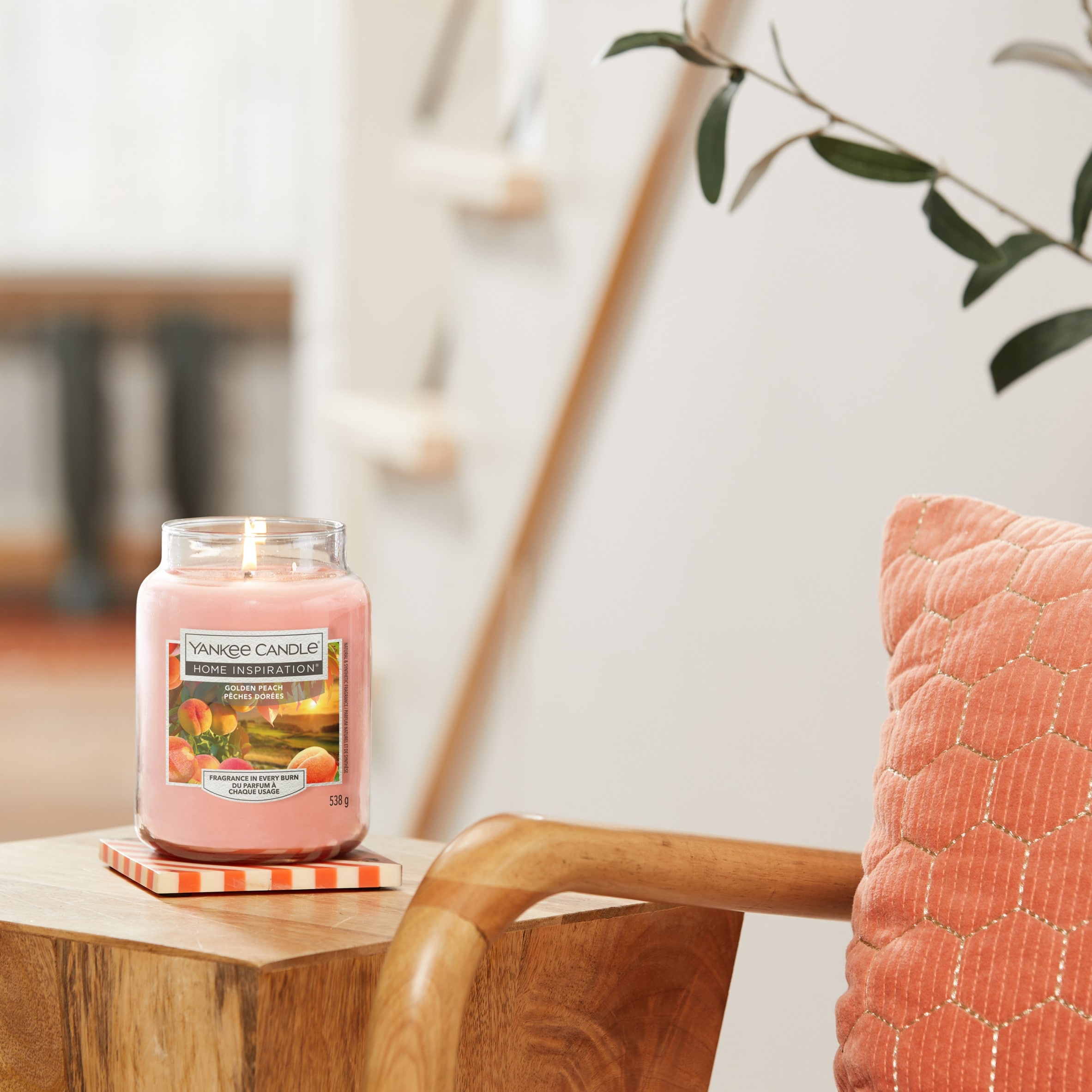 Yankee Candle Golden Peach Large Jar 538g thumbnail 3