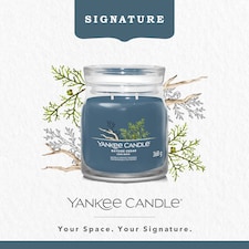 Yankee Candle Signature Bayside Cedar Medium Jar 368g thumbnail 2