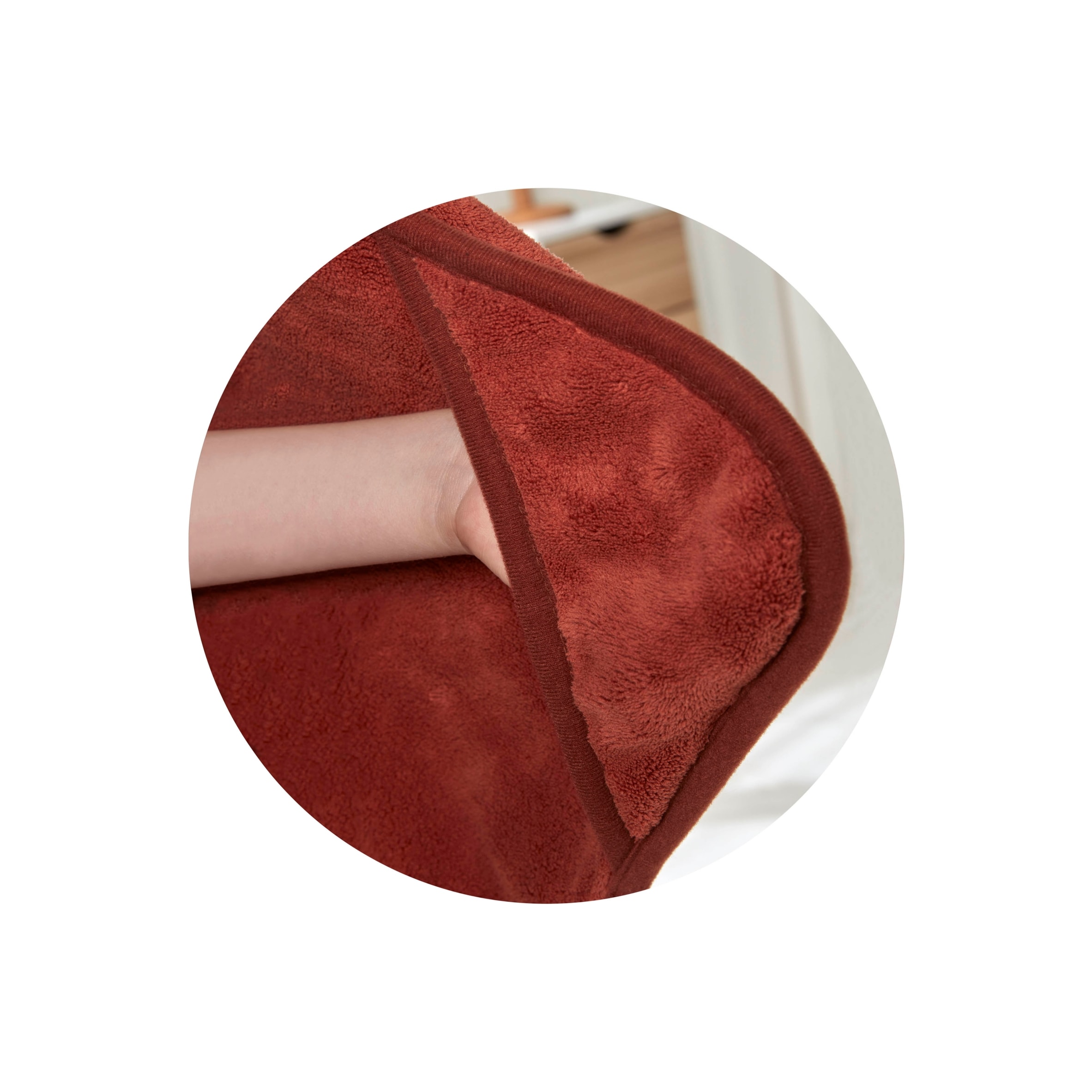 THE GRUFFALO HOODED BLANKET thumbnail 5