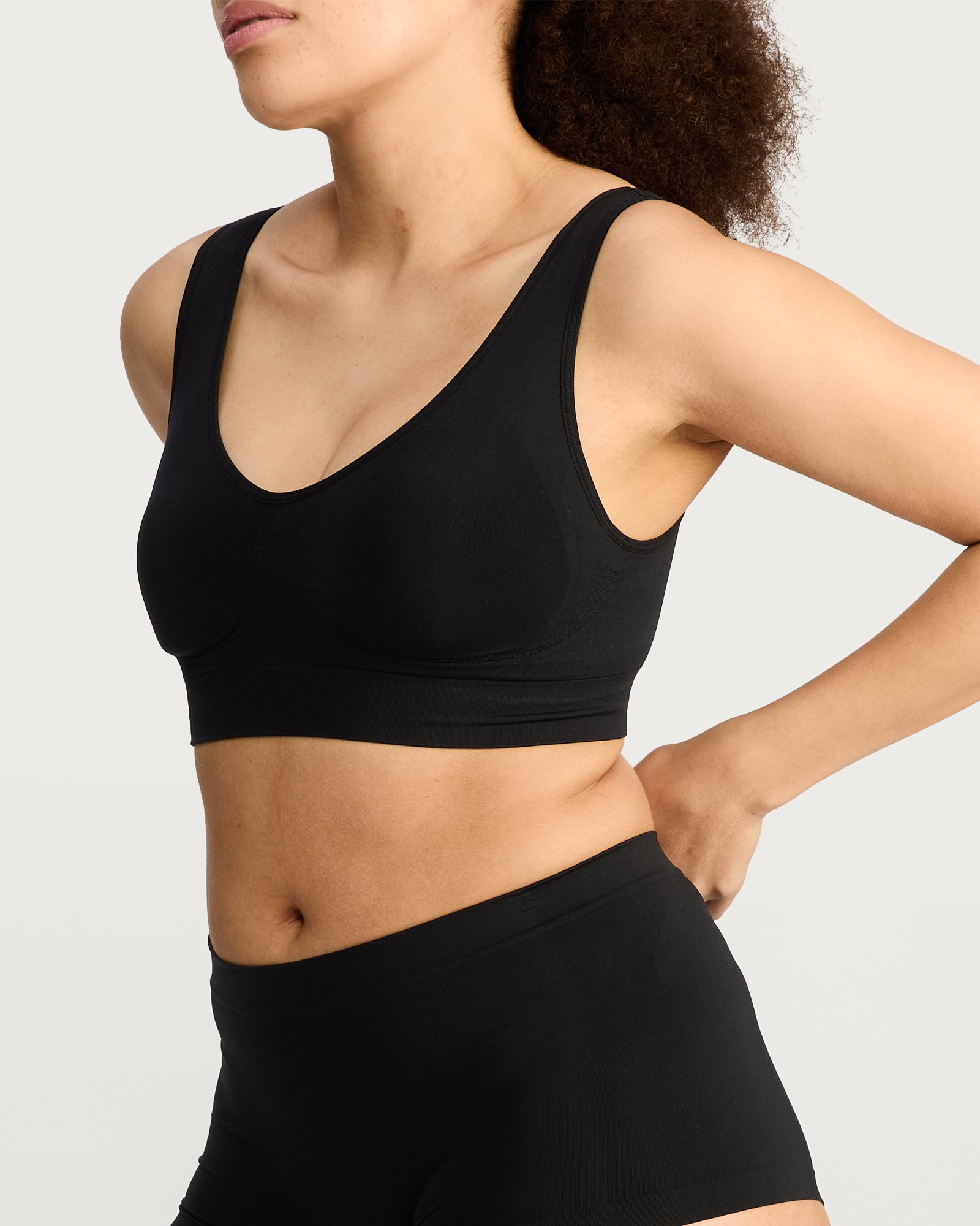 F&F 2-Pack Contour Seamfree Non Wired Crop Tops in Black thumbnail 2