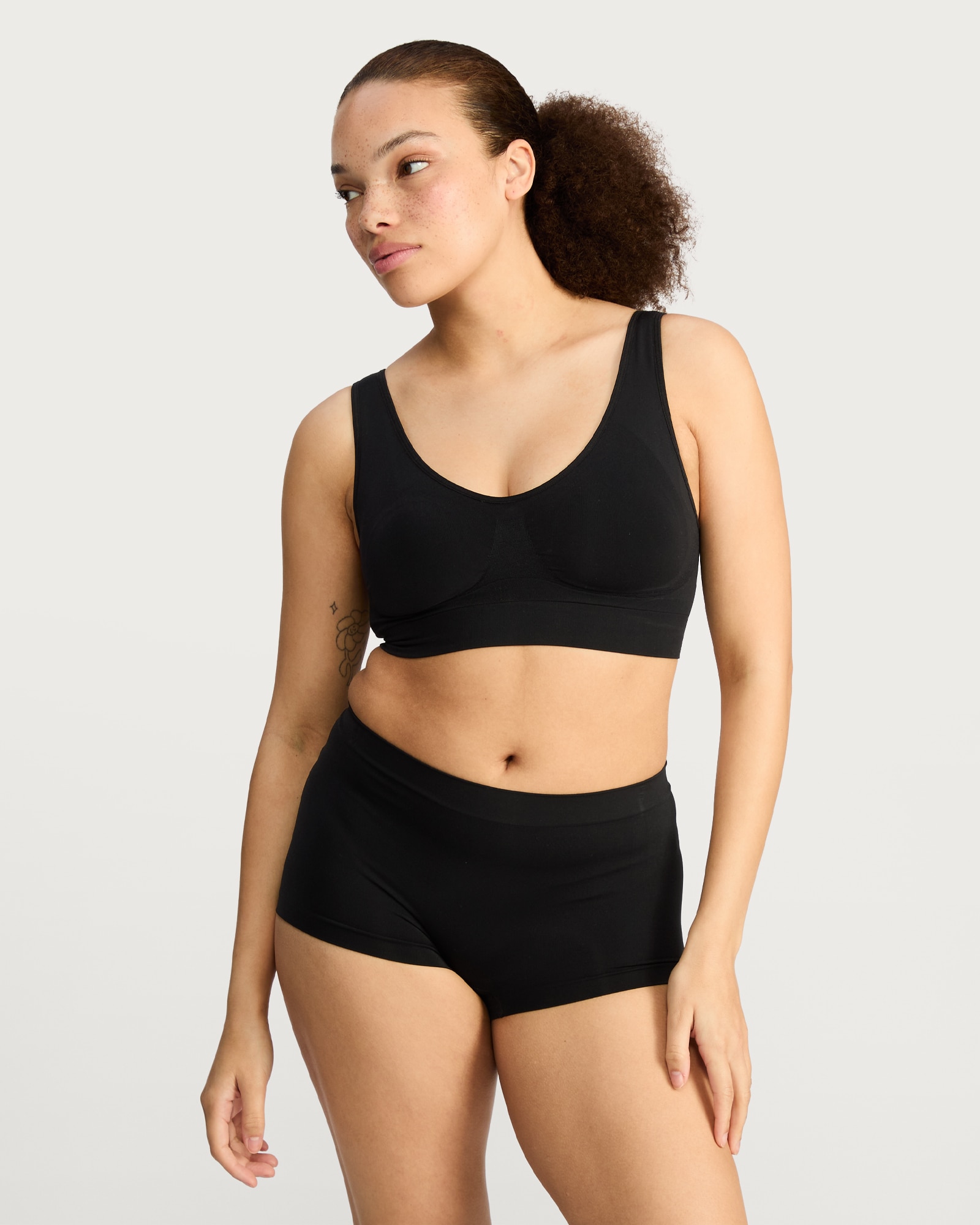 F&F 2-Pack Contour Seamfree Non Wired Crop Tops in Black thumbnail 3