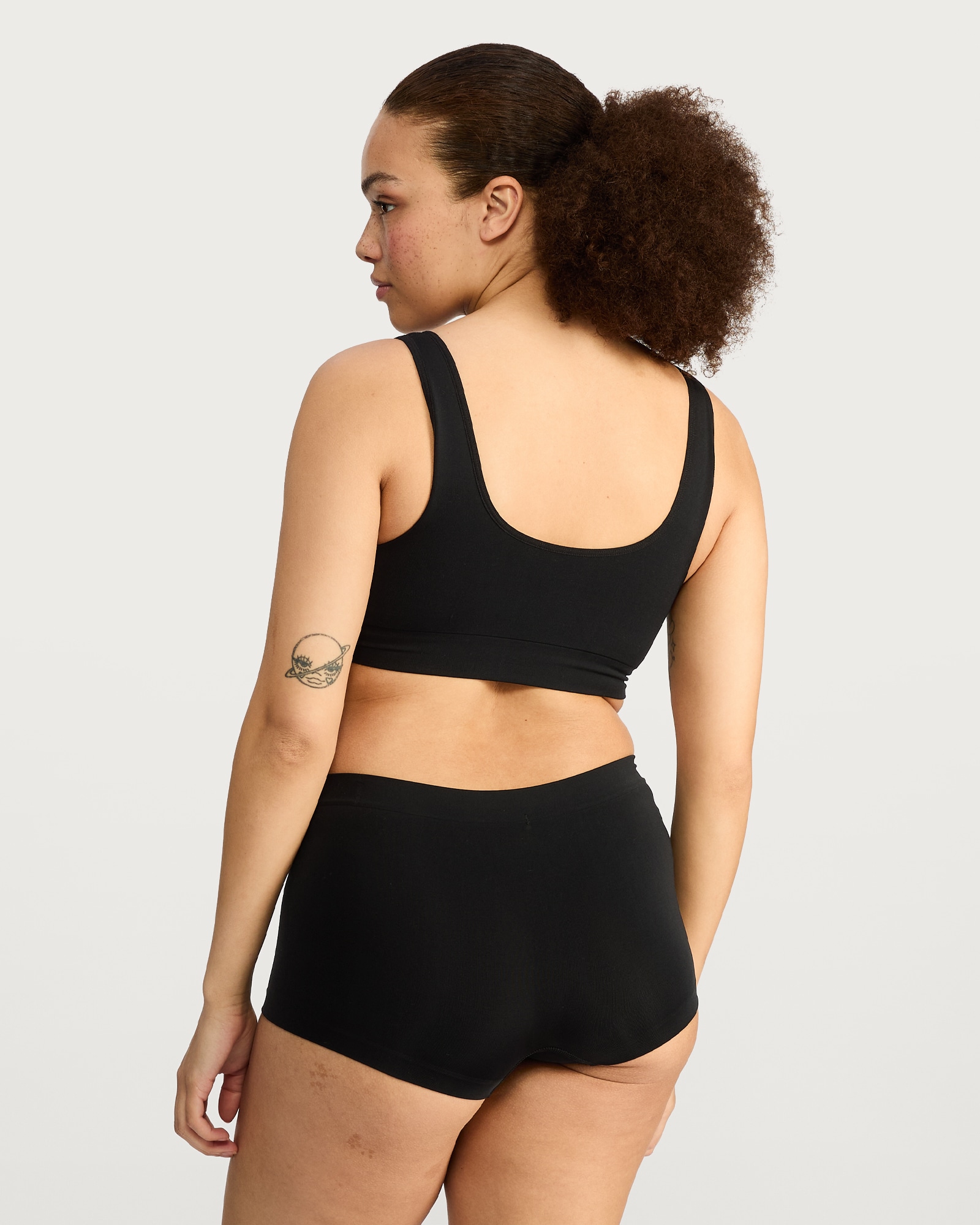 F&F 2-Pack Contour Seamfree Non Wired Crop Tops in Black thumbnail 4