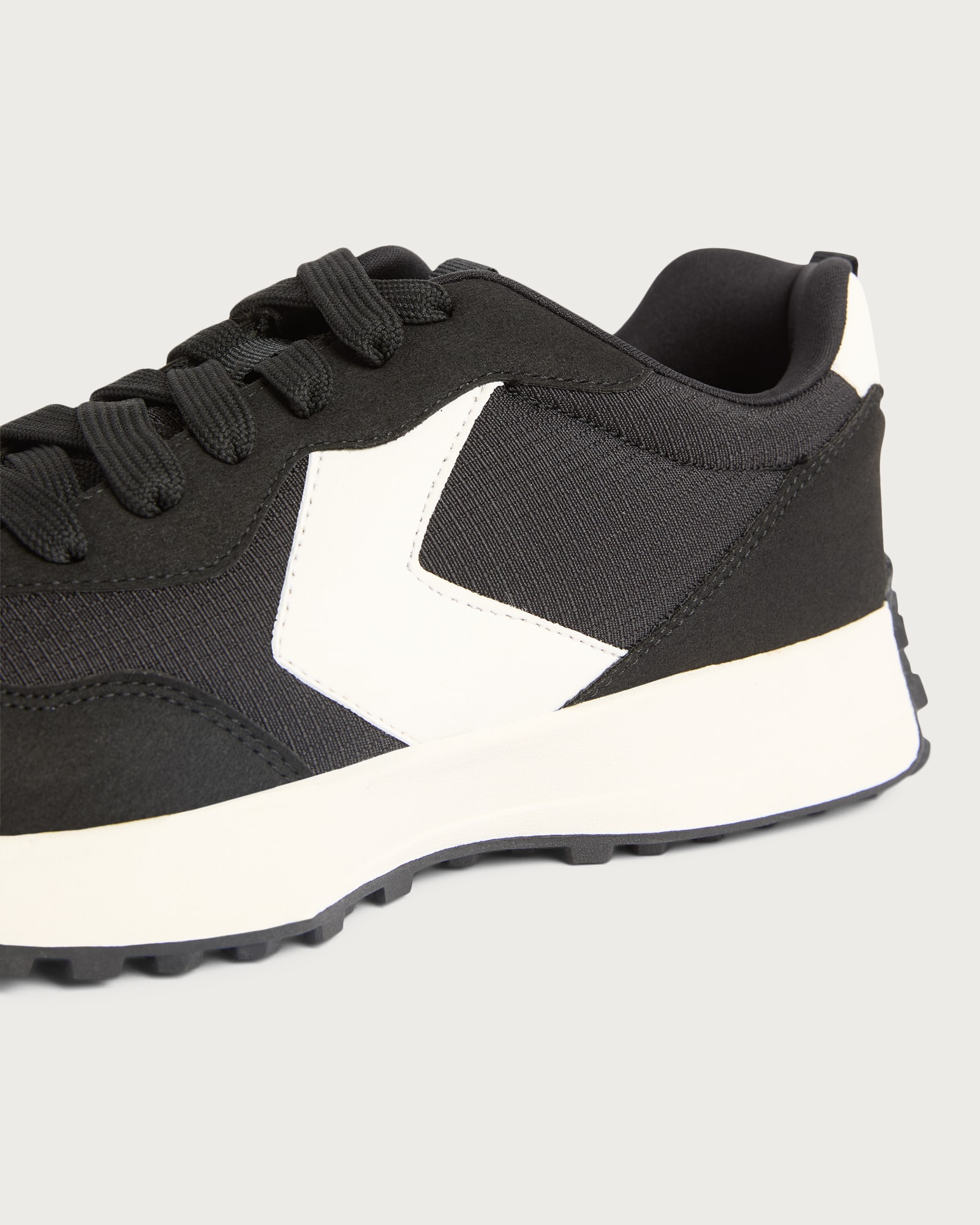F&F Lace Up Runner Trainers in Black thumbnail 3