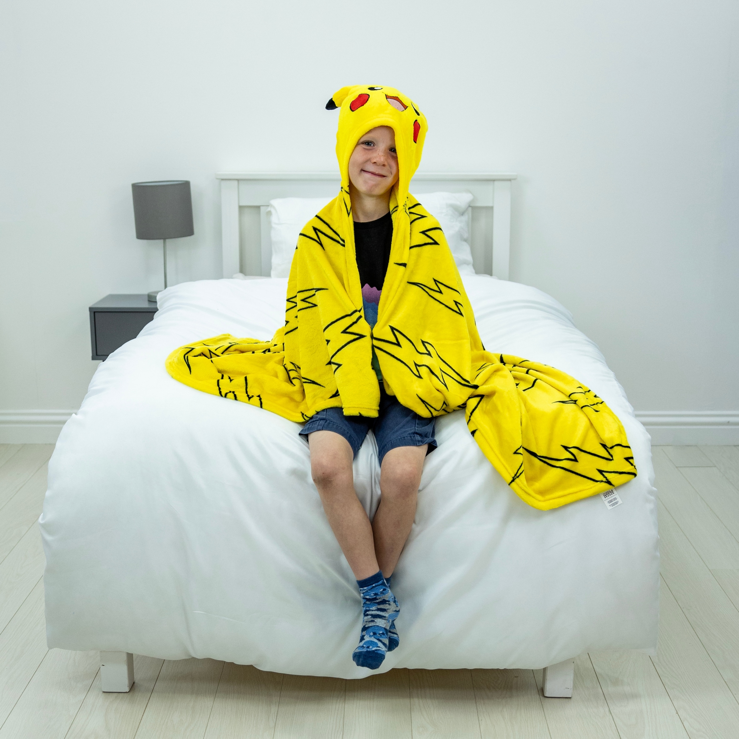 Pokémon Pikachu Hooded Throw thumbnail 3