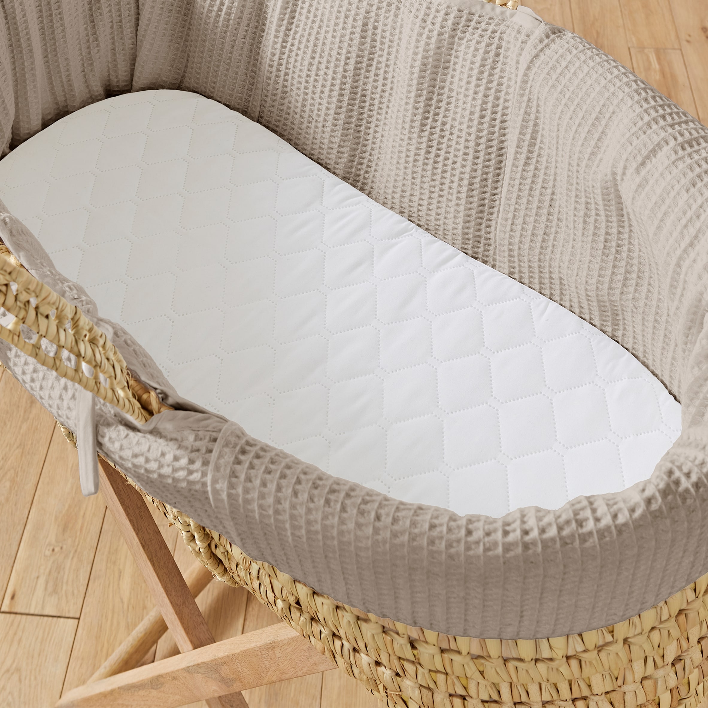 Silentnight Water Proof Moses Basket Mattress Protector thumbnail 2