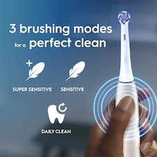 Oral-B iO Series 2 Clean & Care Pink Electric Toothbrush and Travel Case thumbnail 2