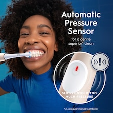 Oral-B iO Series 2 Clean & Care Pink Electric Toothbrush and Travel Case thumbnail 5