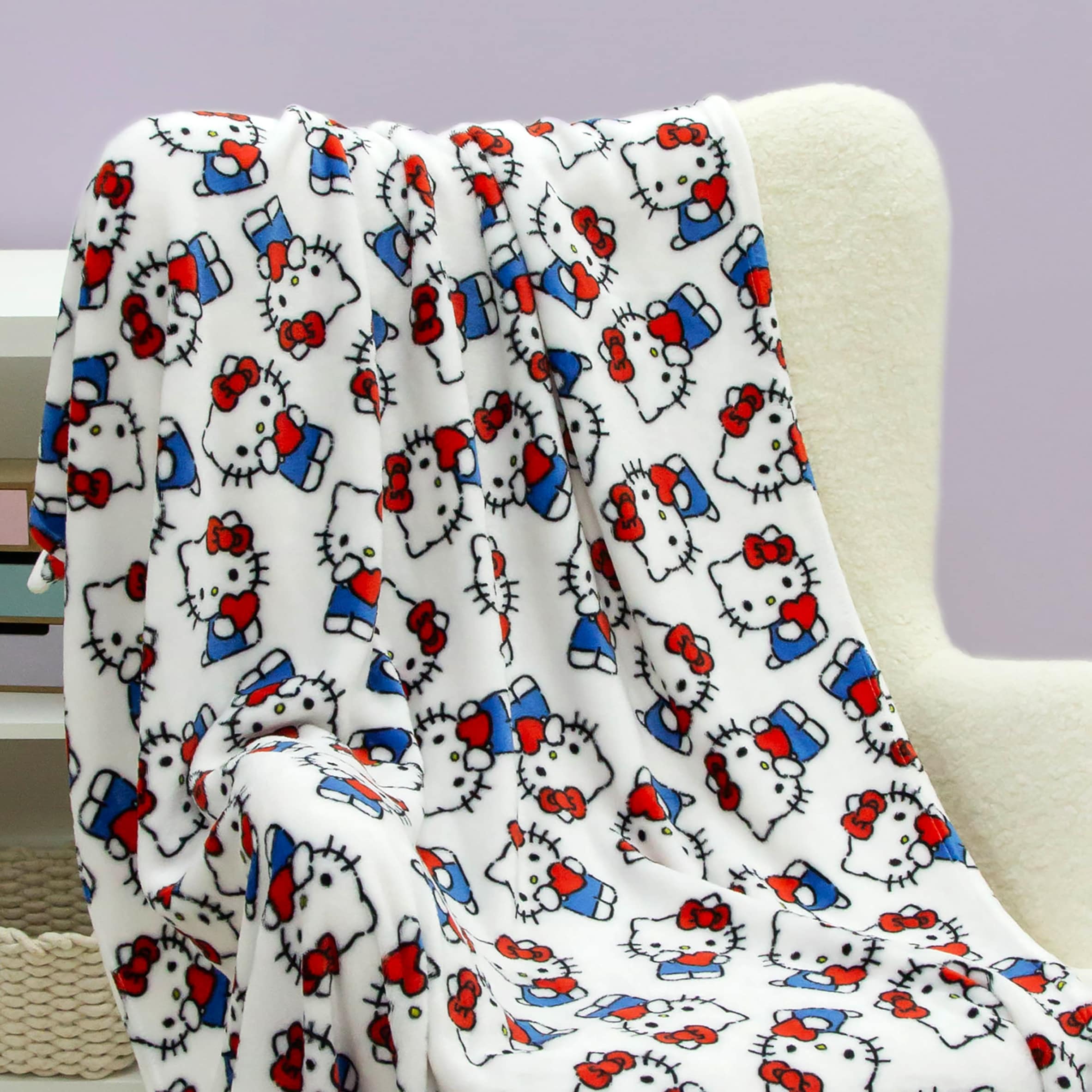 Hello Kitty Fleece Blanket thumbnail 3