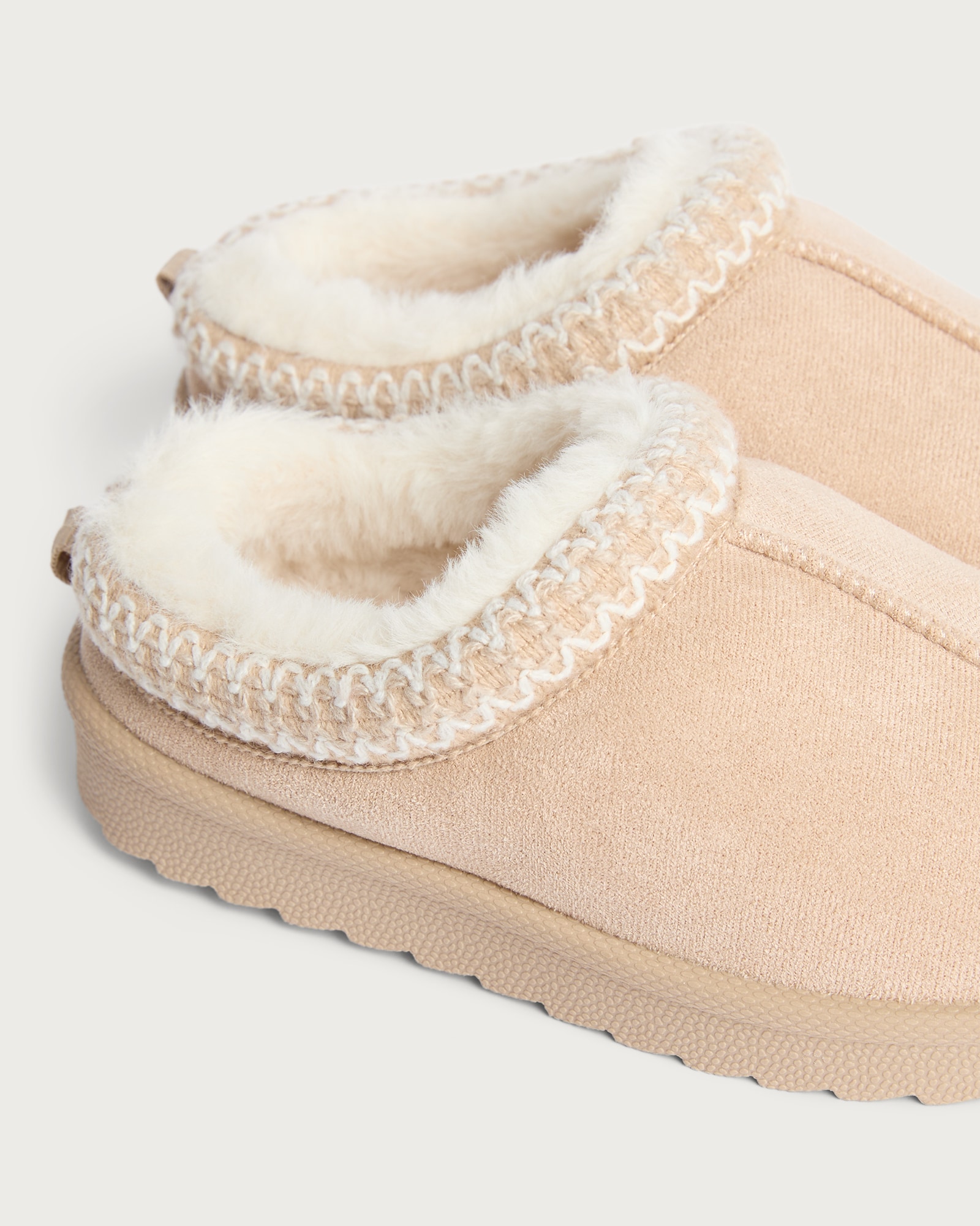 F&F Girls Faux Fur Lined Woven Braid Chunky Slippers in Neutral thumbnail 3