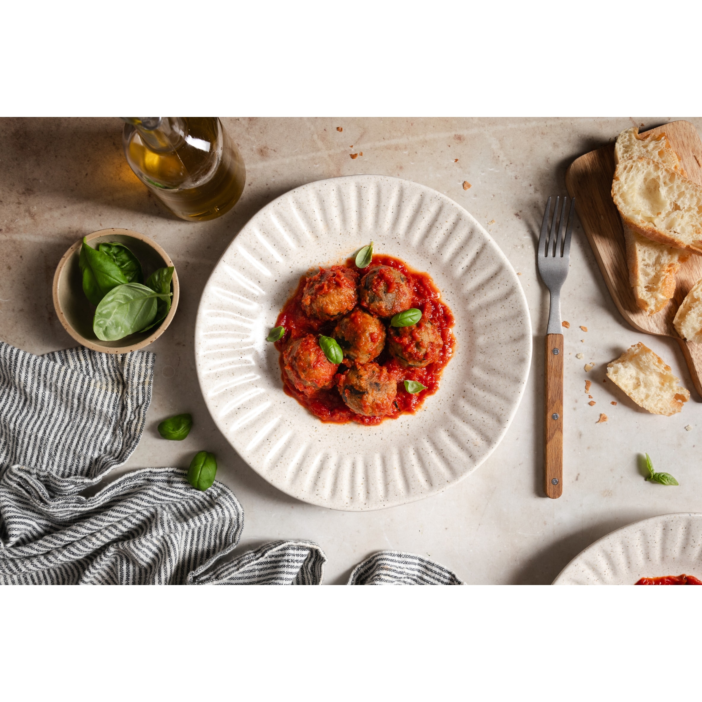 Mutti Tomato Pasta Sauce with Garlic 400g thumbnail 3