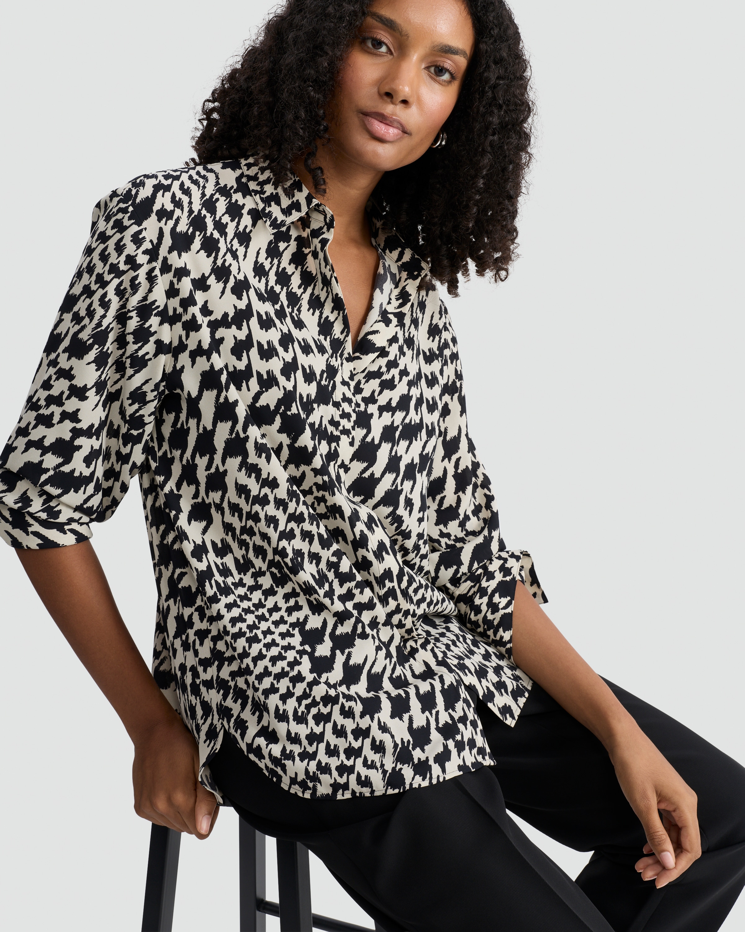 F&F Houndstooth Print Collared Blouse in Multi Black White