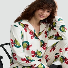 The Grinch Fleece Wreath Print Shirt and Trousers Pyjamas in Stone