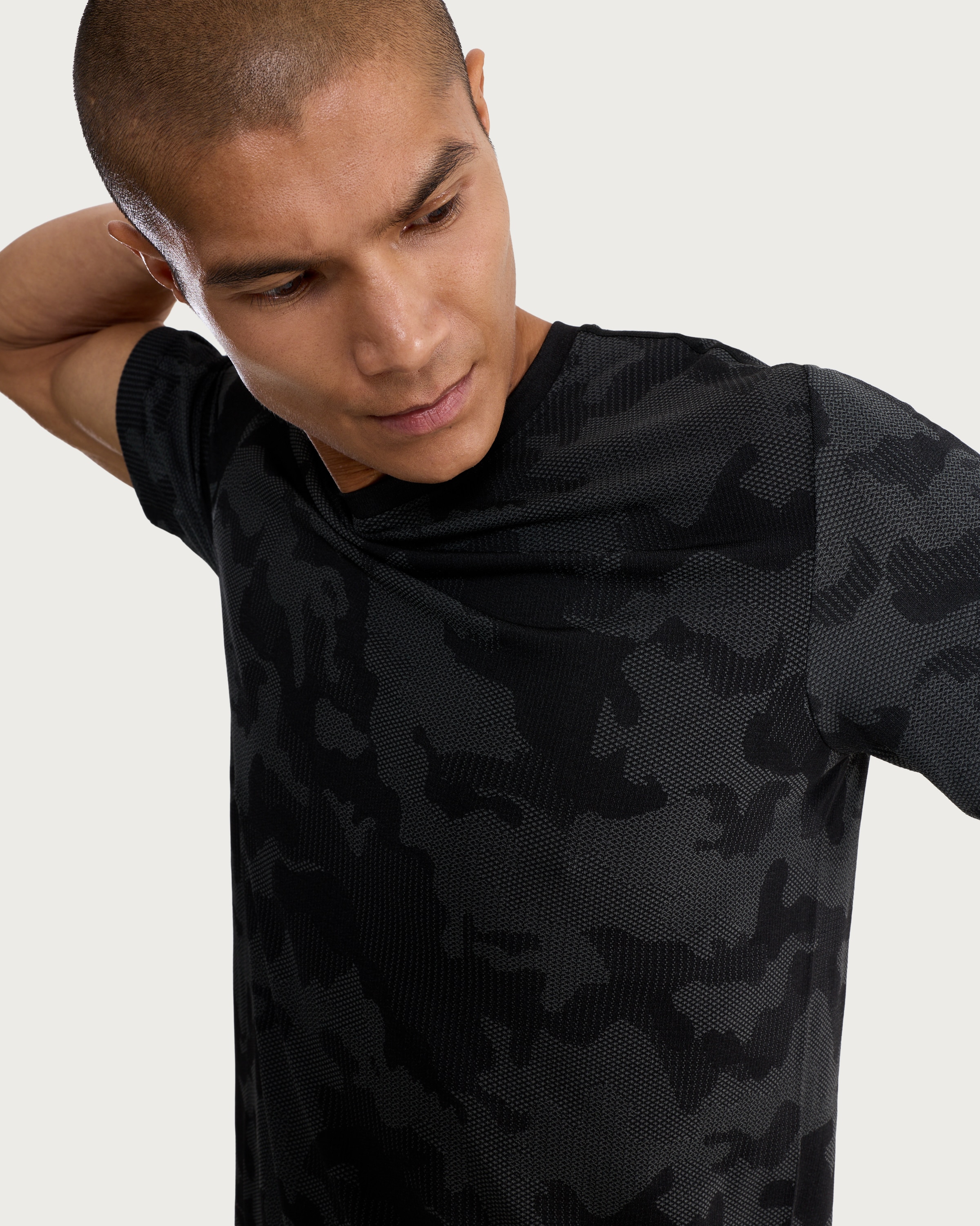 F&F Active ULTRARUN Seamless Camo Print Short Sleeved T-Shirt in Grey